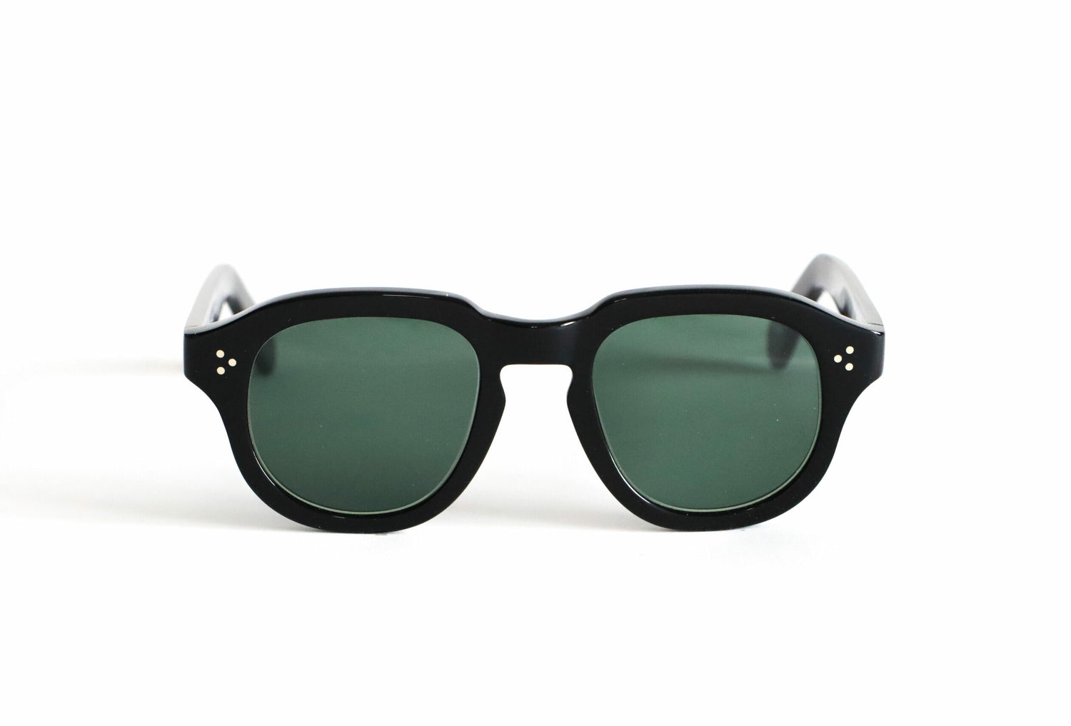 Unisex Model Handcrafted in Reims, France Italian 8 mm Cellulose Acetate Rivet Hinges Keyhole Bridge Category 3 UV400 Organic Sunglasses Lenses (UVA & UVB Protection) Comes with a leather case TEMPORAL 142 CALIBER 47 BRIDGE 22,5 ARMS 150