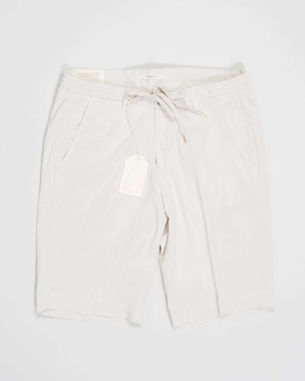 Model: Malibu
Composition: 64% Tencel 32% Cotton 4% Elastan
Article: 325051
Color: 103 / Light Beige
Made in Naples, Italy