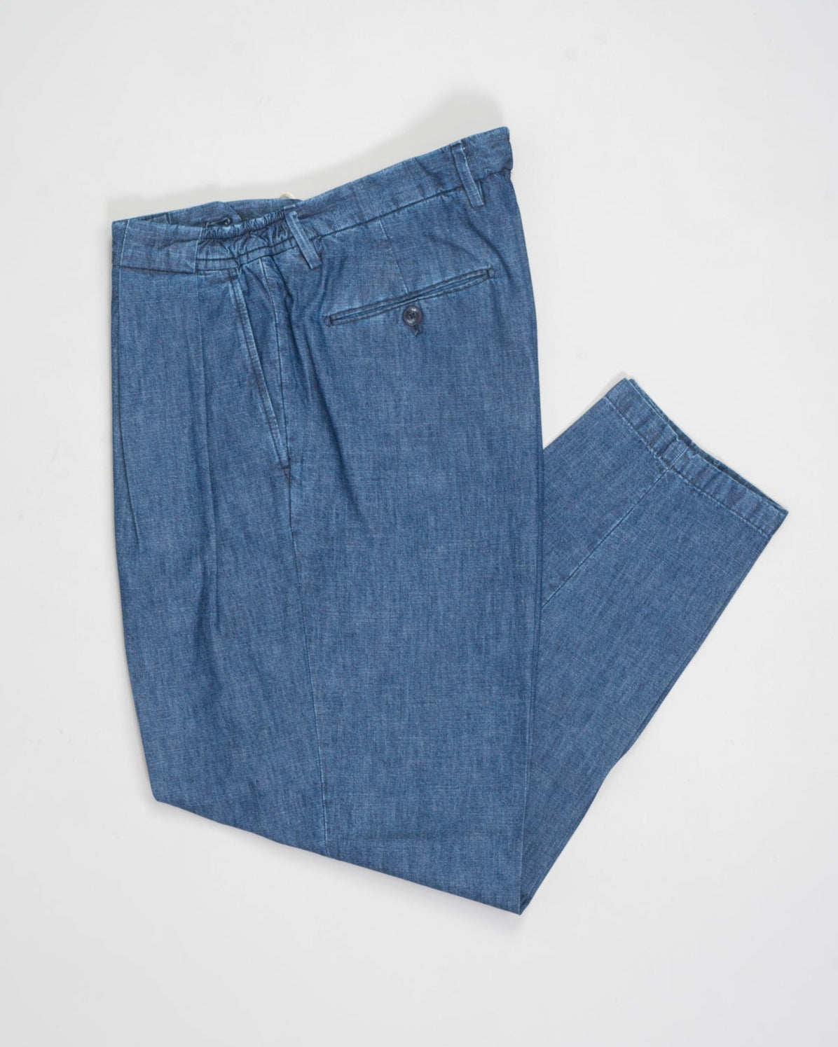 Article: 325159
Color: Blue / 11
Composition: 100% Cotton
Pleated front
Slanted side pockets
Beltloops
Made in Naples, Italy