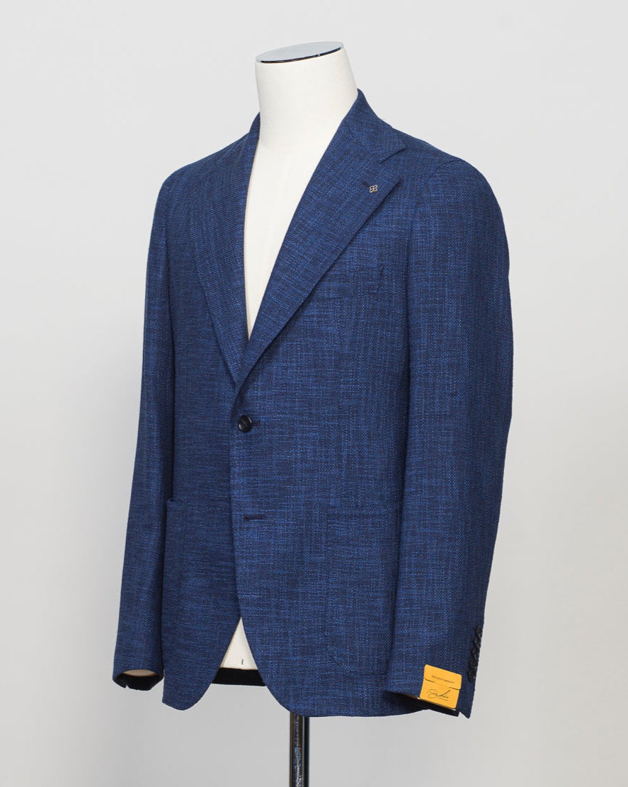 Composition: 48% Virgin wool 24% Silk 20% Cotton 5% Polyamide(Nylon) 3% Elastan
Modello: G-PL22K
Color: Blue / EI841
Unconstructed shoulder
Unlined
2 Buttons
Notch lapel
Patch pockets
Side vents
Made in Martina Franca, Italy Tagliatore Panama Jacket / Blue