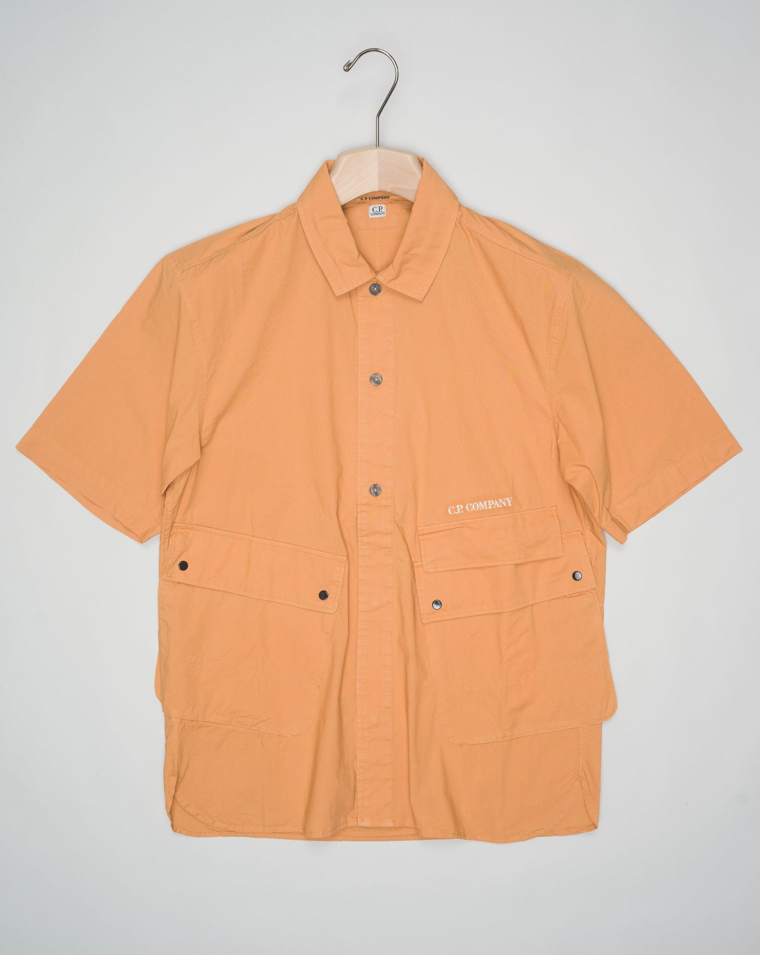 <ul> <li>Article: 16CMSH271A 005328G</li> <li>Composition: 100% Cotton</li> <li>Color: 437 / Pastry Shell </li> <li>C.P.Company Poplin Overshirt / Pastry Shell</li> </ul>