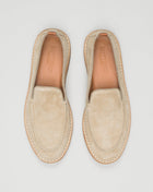 Made in Italy Argentario loafer in Taos Taupe suede with textile profiles.
Leather lining and sockliner. Welt detailing in natural leather and lightweight flexible outsole in rubber.
Height of sole: 1.5 cm. Height of heel: 2.5 cm.
Style: #B9320PEGORH
Color: Taos Taupe 119