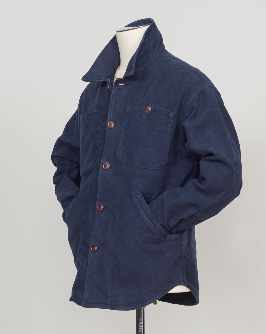 Structured overshirt tailored for layering over knitwear or worn standalone. Durable Italian moleskin fabric with subtle texture and natural drape. Versatile piece for refined casual and smart-casual wardrobes. Tela Genova Moleskin Overshirt / Navy