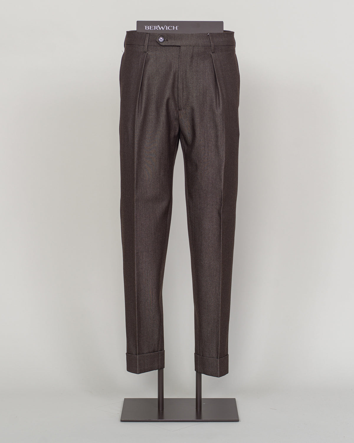 Crafted from a refined blend of wool and cotton, these Berwich trousers exemplify Italian tailoring at its finest. The long-staple gabardine weave delivers a subtle lustre and exceptional drape, while the balanced fibre composition ensures breathability and durability across seasons.
The versatile brown tone pairs seamlessly with sport coats, knitwear, and tailored jackets. Clean lines and a measured cut reflect contemporary menswear proportions without compromise on classic elegance.
A foundation piece f