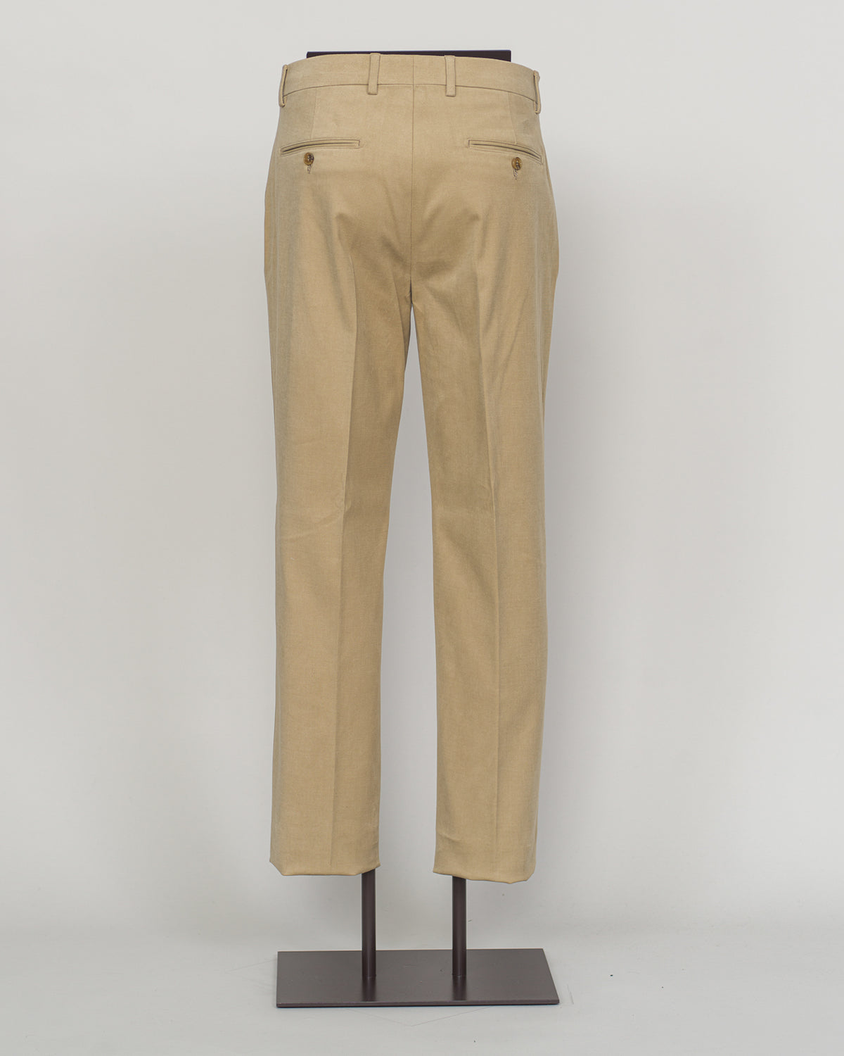 Berwich brushed cotton chinos deliver understated elegance and effortless versatility. The soft, matte finish of premium brushed cotton creates a refined texture that moves naturally, while the classic beige tone pairs seamlessly with neutral and jewel tones alike.
Cut for a modern fit with a tapered leg, these chinos offer comfort without compromise. The quality construction and timeless design make them a wardrobe essential—equally at home in the office or paired with a simple knit for weekend ease.