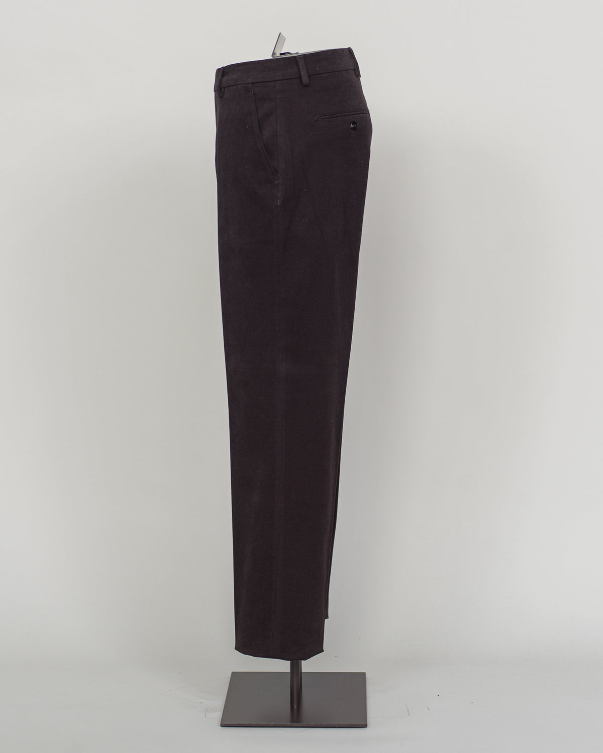Crafted from supremely soft brushed cotton, these Berwich chinos deliver understated elegance and everyday comfort. The rich dark brown tone pairs effortlessly with neutral knitwear and structured blazers, making them a versatile foundation for refined dressing. Finished with careful tailoring and a relaxed fit that moves with you, these are the trousers you'll reach for again and again.