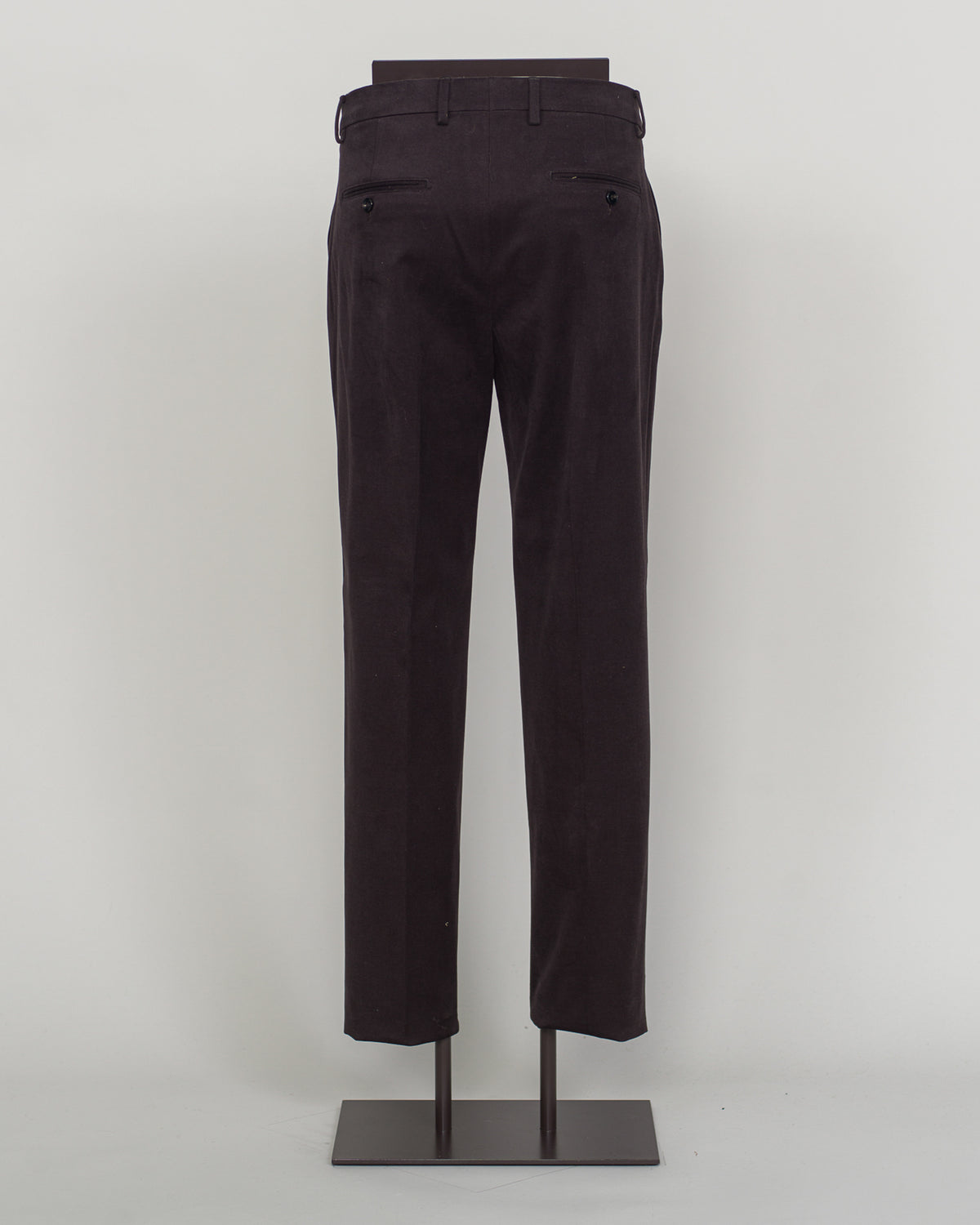 Crafted from supremely soft brushed cotton, these Berwich chinos deliver understated elegance and everyday comfort. The rich dark brown tone pairs effortlessly with neutral knitwear and structured blazers, making them a versatile foundation for refined dressing. Finished with careful tailoring and a relaxed fit that moves with you, these are the trousers you'll reach for again and again.