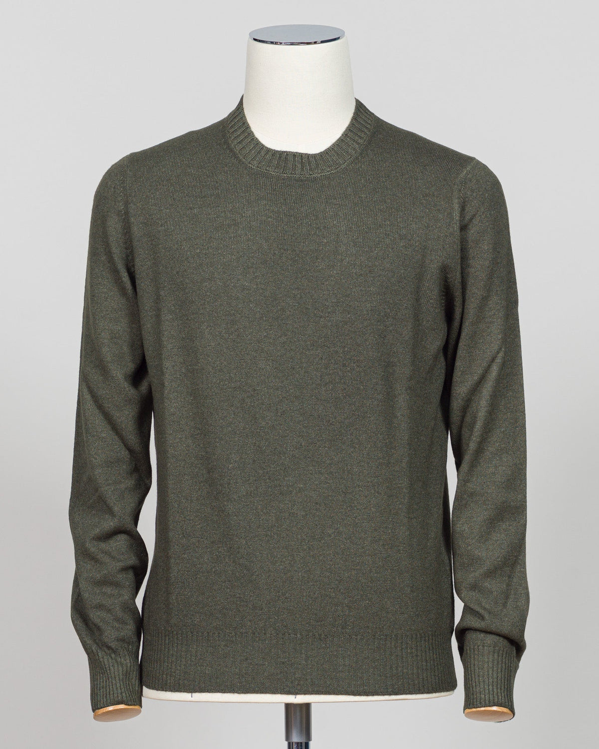 Italian luxury knitwear in a warm vintage dark green. Gran Sasso's refined crewneck delivers timeless sophistication with superior craftsmanship—a versatile layering piece that pairs effortlessly with tailored trousers or casual separates. Premium construction ensures lasting comfort and durability. Gran Sasso Vintage Crewneck / Dark Green