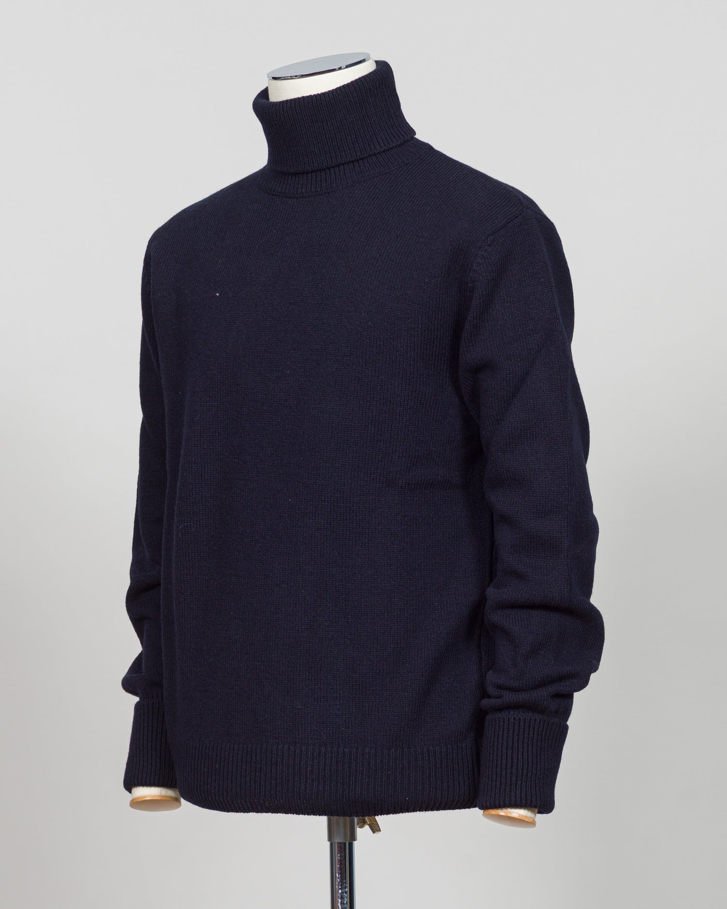 Crafted from premium Italian yarn, the G.R.P. Firenze rollneck knit delivers refined simplicity with architectural precision. The navy tone pairs seamlessly with tailored pieces, while the structured rollneck and clean finish reflect the meticulous construction standards of contemporary menswear. Ideal for layering or worn as a statement piece, this knit bridges casual elegance with wardrobing versatility.