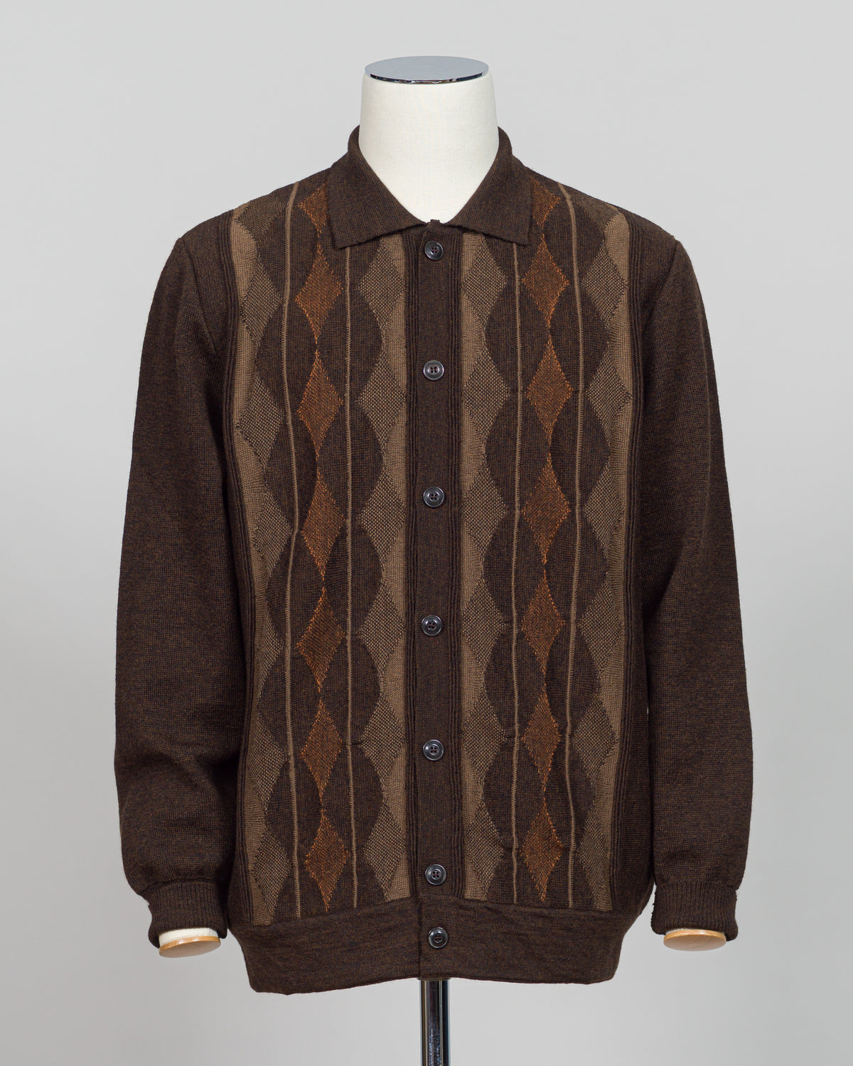 Italian craftsmanship meets timeless design in this G.R.P. Firenze argyle cardigan. The intricate argyle pattern in warm brown tones adds sophisticated visual interest to an elevated everyday piece. Fine knit construction delivers comfort and durability through repeated wear and layering.
Perfect for layering over dress shirts or wearing standalone, this cardigan transitions seamlessly from office to weekend. The classic pattern and neutral colorway pair effortlessly with tailored trousers, jeans, or knitw