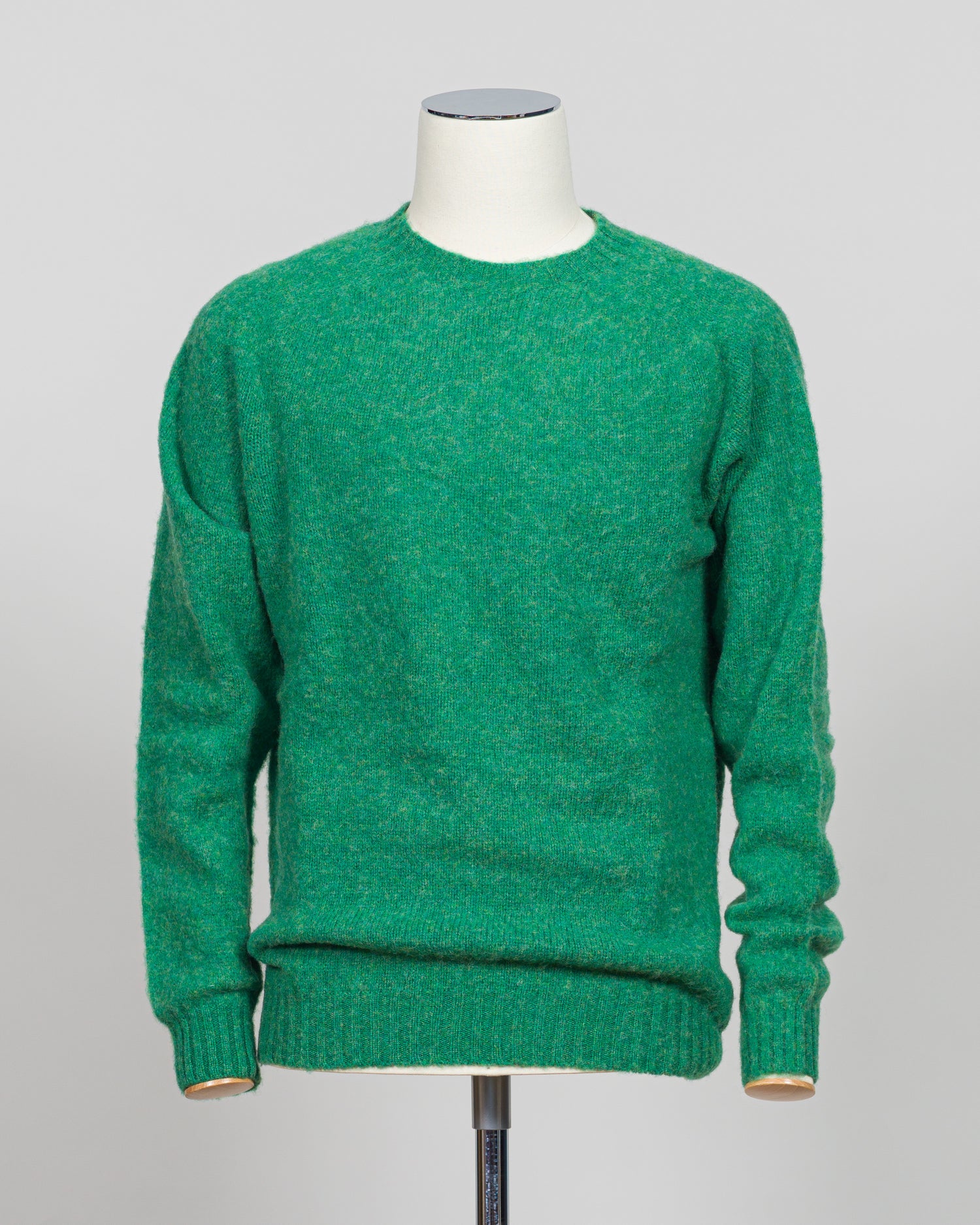 Harley of Scotland's iconic shaggy crew neck sweater in evergreen. Hand-knitted using traditional Scottish techniques, this piece features a distinctive textured surface that catches light beautifully while delivering exceptional softness against the skin. The relaxed crew neck silhouette works seamlessly as a standalone layer or under tailored blazers for refined versatility.
Premium wool construction provides natural warmth and breathability across seasons. The generous shag pile creates visual depth and