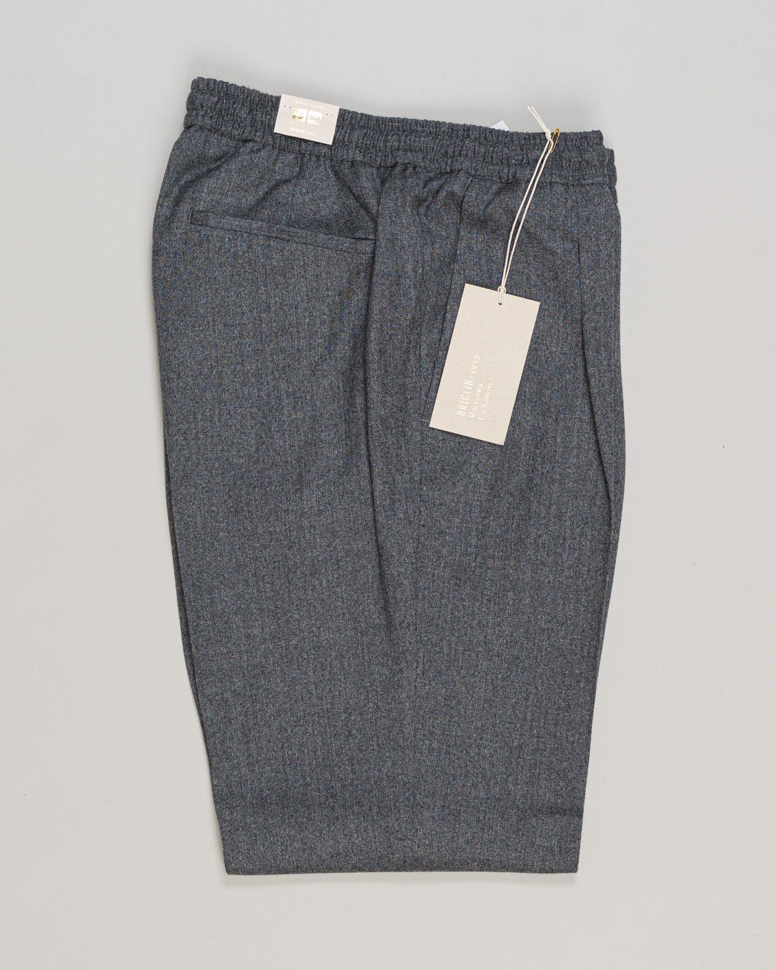 Italian tailoring meets everyday ease. These drawstring flannel trousers from Briglia offer refined comfort in a soft grey that pairs effortlessly with knitwear and casual blazers. The relaxed silhouette and quality construction deliver a polished look without formality—ideal for layering and versatile styling. Briglia Drawstring Flannel Trousers / Grey