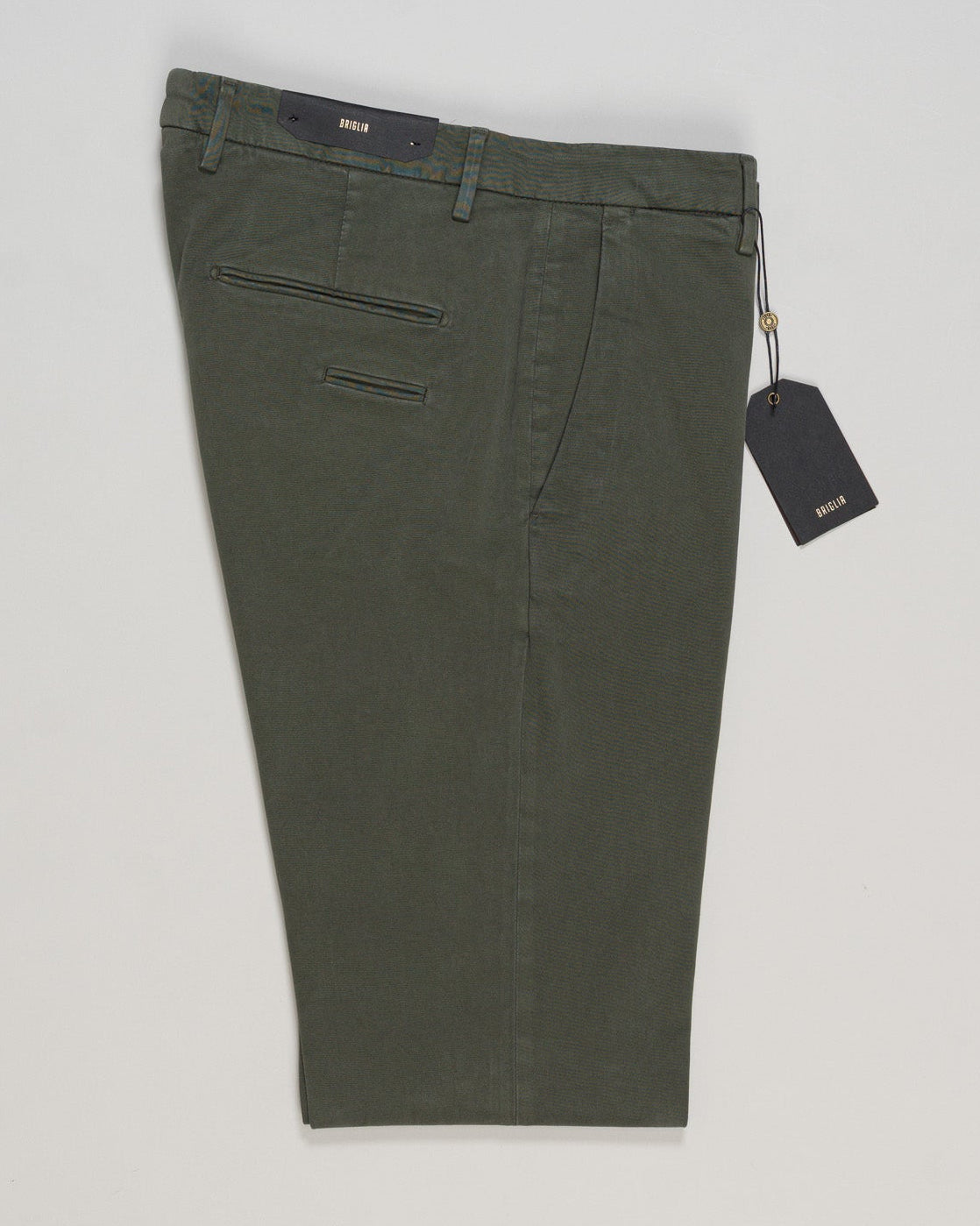 Briglia's garment-dyed cotton chinos deliver understated Italian craftsmanship in a versatile military green that pairs effortlessly with any wardrobe. The soft, pre-washed cotton develops character with wear, offering a relaxed yet refined silhouette perfect for both casual weekends and smart-casual occasions. Premium construction and attention to detail make these a timeless staple for the discerning gentleman. Briglia Garment Dyed Cotton Chinos / Military Green