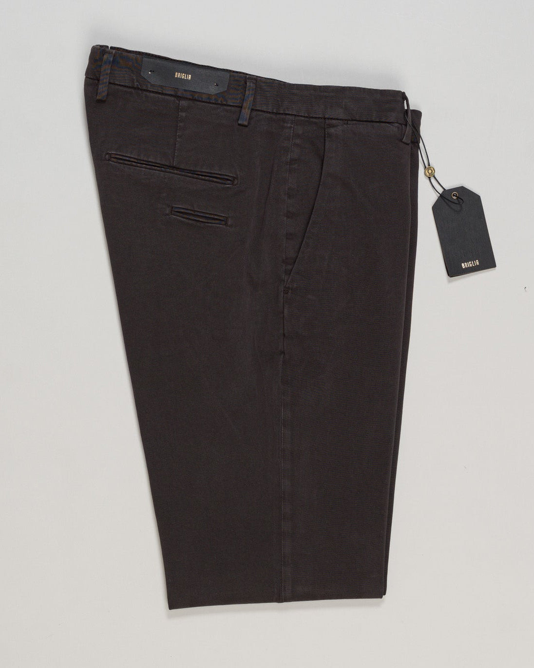 Briglia's garment-dyed cotton chinos deliver understated Italian craftsmanship in a versatile dark brown that pairs effortlessly with any wardrobe. The soft, pre-washed cotton develops character with wear, offering a relaxed yet refined silhouette perfect for both casual weekends and smart-casual occasions. Premium construction and attention to detail make these a timeless staple for the discerning gentleman. Briglia Garment Dyed Cotton Chinos / Dark Brown