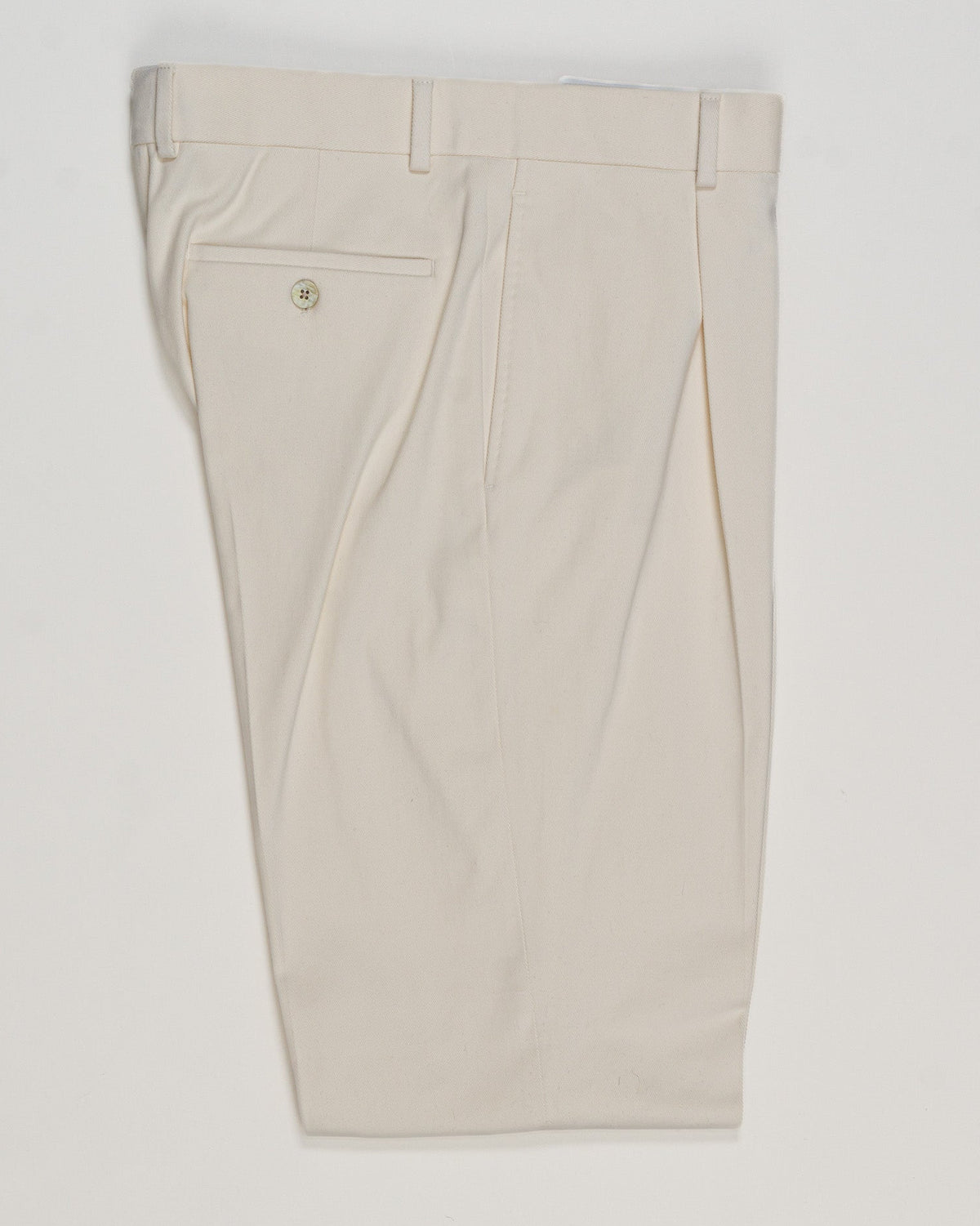 Italian tailoring heritage meets everyday refinement in these Caruso brushed cotton trousers. A soft, brushed finish delivers subtle texture and comfort against the skin, while the neutral panna tone pairs effortlessly with sport coats, knitwear, and casual separates. Designed for the discerning dresser who values both craftsmanship and versatility. Caruso Brushed Cotton Trousers / Panna