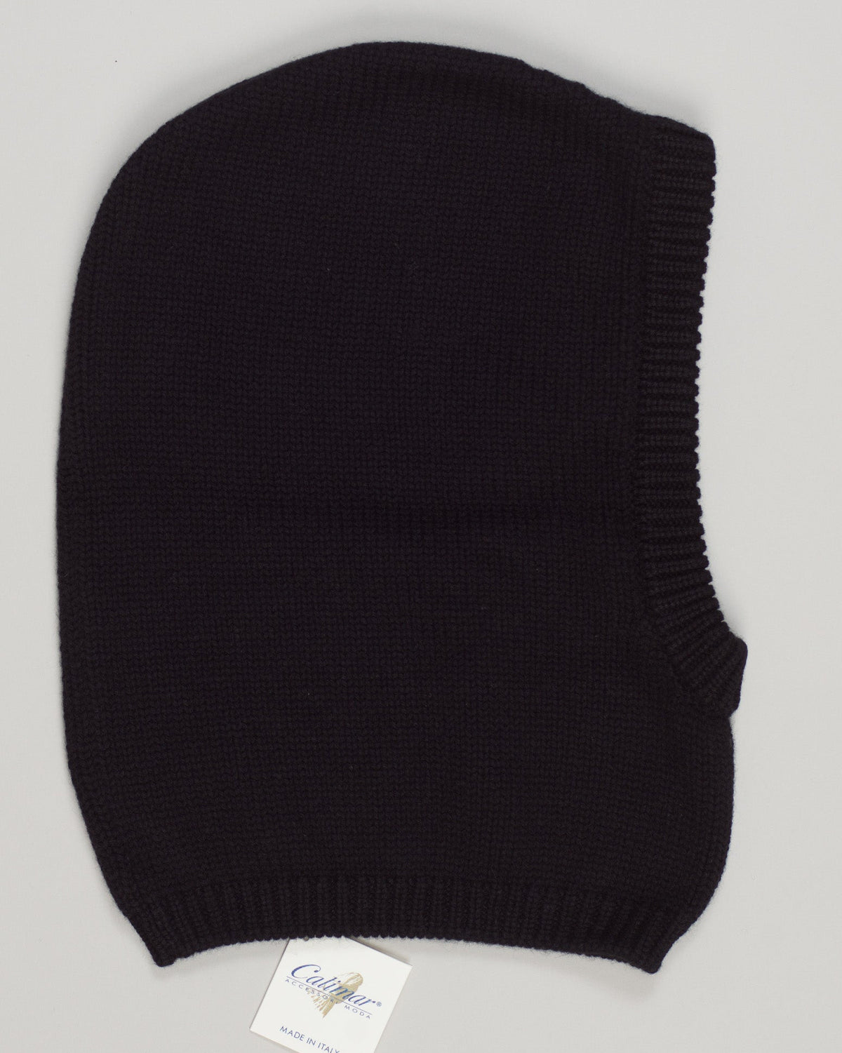 Luxurious cashmere balaclava in classic black. Refined warmth and protection for the discerning wearer. Effortless elegance meets everyday comfort. Calimar Cashmere Balaclava / Black