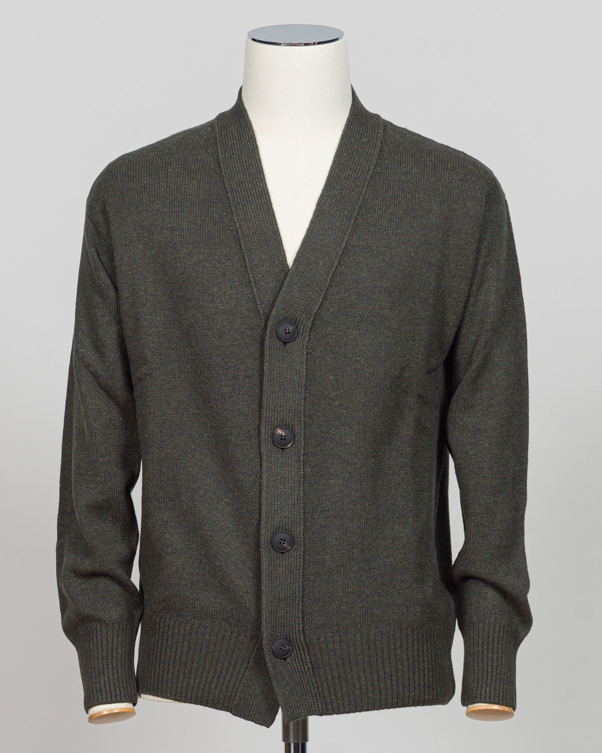 Italian craftsmanship meets understated elegance. This wool cardigan from Gran Sasso delivers refined layering in a deep, versatile dark green. Perfect for building a refined wardrobe foundation—wear it over a crisp shirt or as a standalone piece. The quality construction ensures lasting wear and aging gracefully. Gran Sasso Wool Cardigan / Dark Green