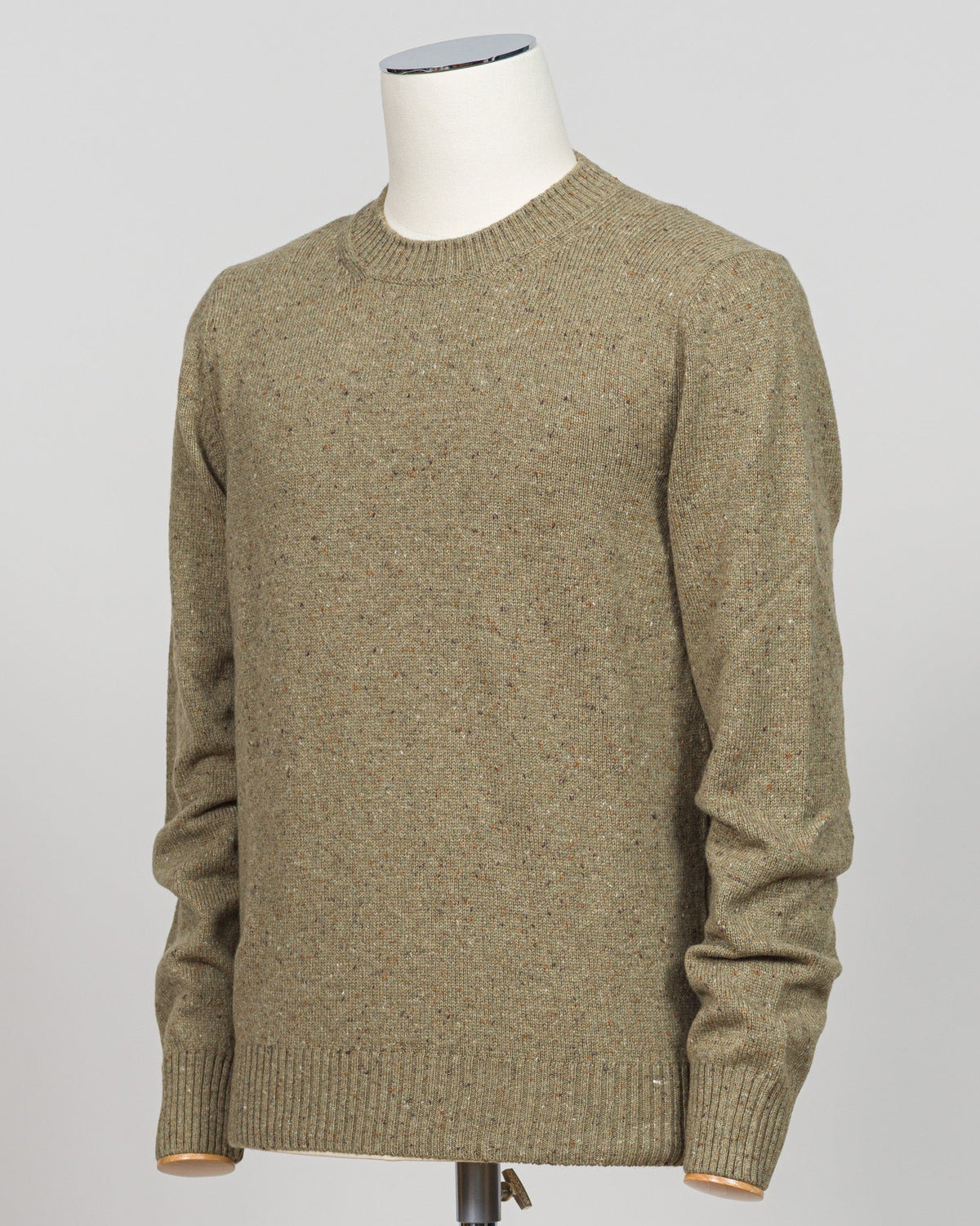 Italian craftsmanship meets understated elegance in this Gran Sasso crew neck, woven from luxurious Donegal yarn. The subtle texture of the characteristic nub creates visual depth while maintaining a refined silhouette. Cut in a versatile green that complements both casual and smart-casual wardrobes, this knit layers effortlessly beneath blazers or stands alone as a statement piece. Perfect for those who appreciate quality construction and timeless design. Gran Sasso Donegal Crew Neck / Green