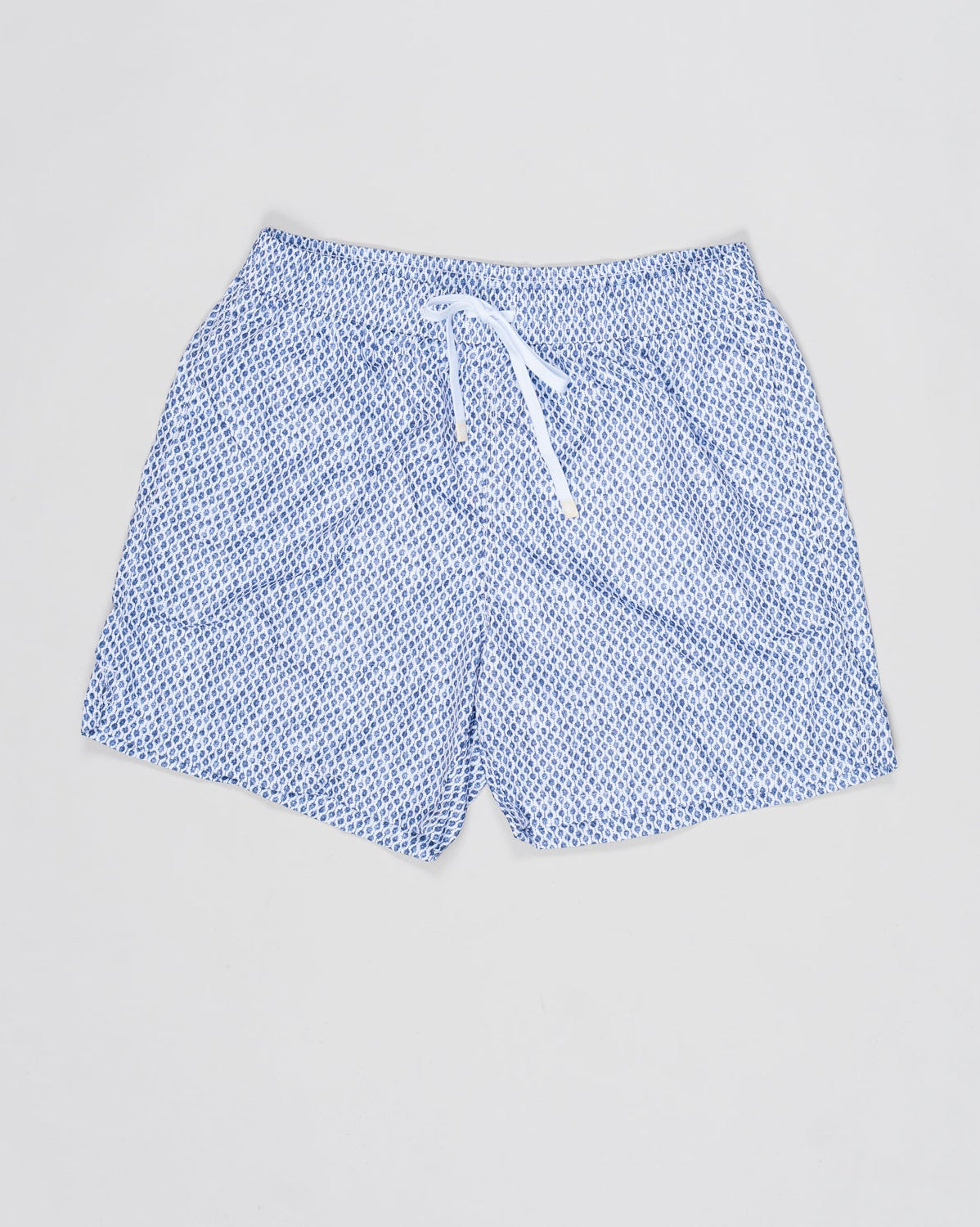 Composition: 100% Recycled Microfiber
Color: 598 / Navy
Article: 90102 / 44800
Model: Costume da bagno
Made in Italy Gran Sasso Pattern Swim Shorts / White & Blue