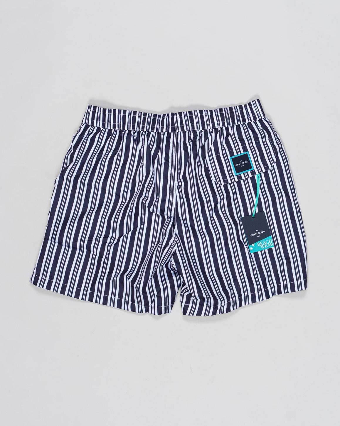 Composition: 100% Recycled Microfiber
Color: 598 / Navy
Article: 90102 / 44800
Model: Costume da bagno
Made in Italy Gran Sasso Striped Swim Shorts / Navy