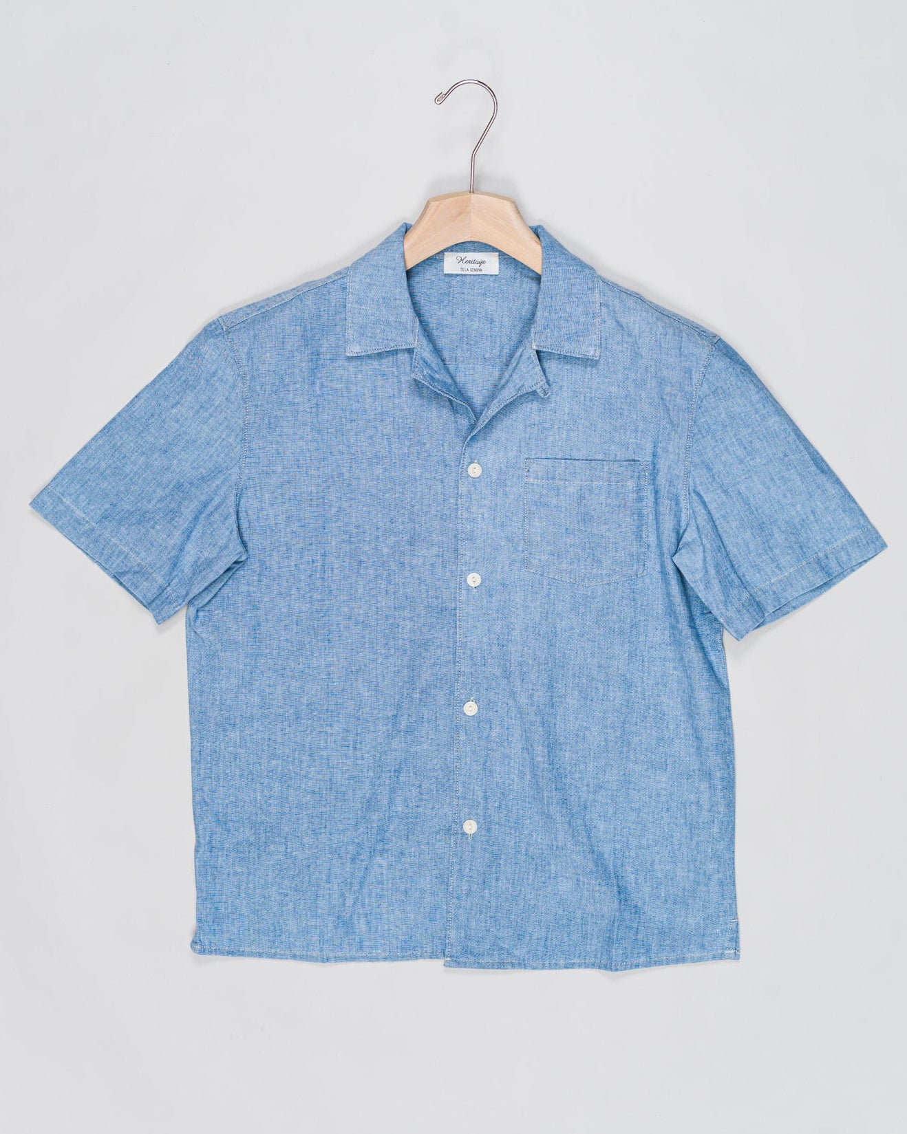 Article: RUD-D2
Denim chambray
Composition: 100% Cotton
Tela Genova Cuban Collar Shirt / Light Denim
Made in Italy