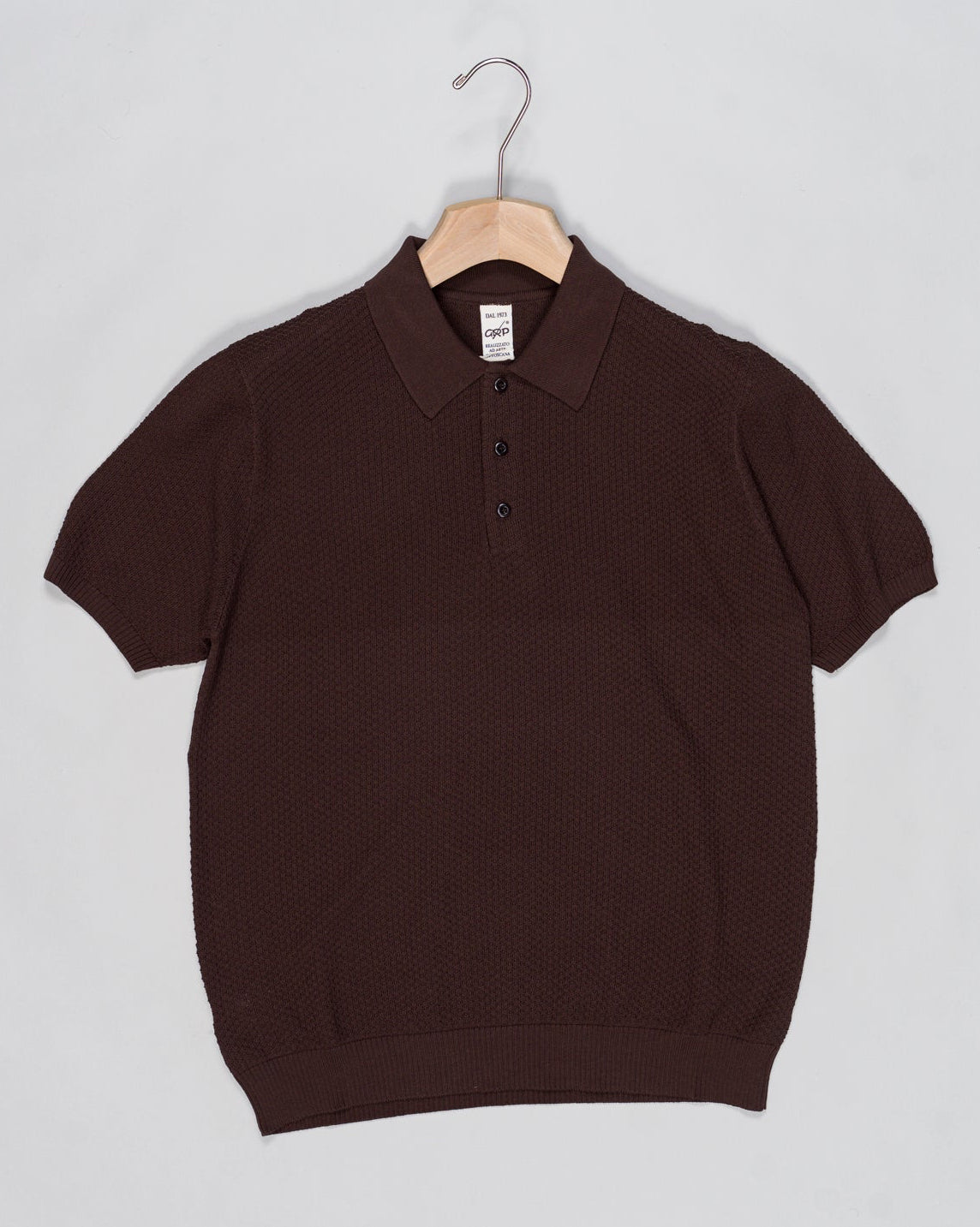 Short sleeve polo shirt in cotton from Maglificio G.R.P. 1973 Firenze.
Composition: 100% Giza Cotton
Short Sleeves
3 Buttons
Article: TEC 11 PSS G 10
POLO S/S
Color: Brown G.R.P. Firenze Textured Cotton Polo Shirt / Brown