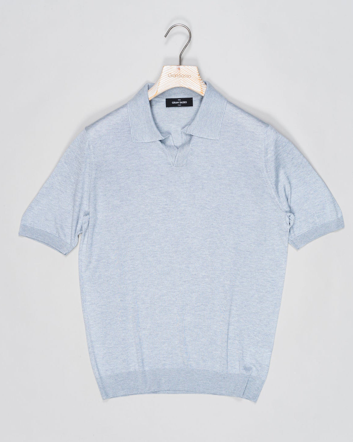 Composition: 100% Silk
Color: 050 / Light Grey
Article: 43129 / 23503
Model: Tennis M/M
Made in Italy Gran Sasso Capri Collar Silk Knit / Light Grey
