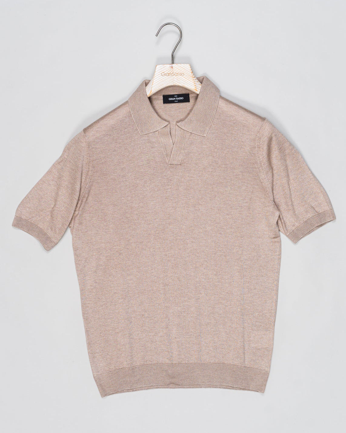 Composition: 100% Silk
Color: 030 / Sand
Article: 43129 / 23503
Model: Tennis M/M
Made in Italy Gran Sasso Capri Collar Silk Knit / Sand