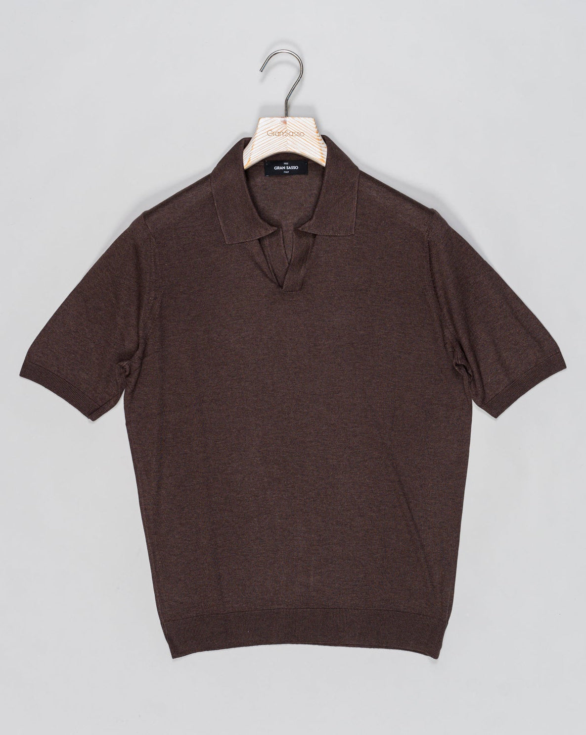 Composition: 100% Silk
Color: 184 / Dark Brown
Article: 43129 / 23503
Model: Tennis M/M
Made in Italy Gran Sasso Capri Collar Silk Knit / Dark Brown