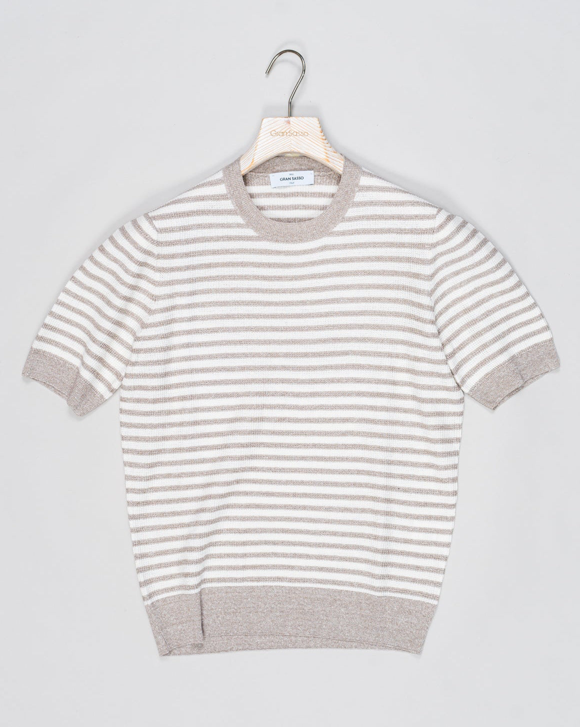 Composition: 68% Linen 32% Cotton
Color: 112 / Beige & White
Article: 57193 / 18669
Model: Paricollo M/M
Made in Italy Gran Sasso Striped T-Shirt / Beige & White