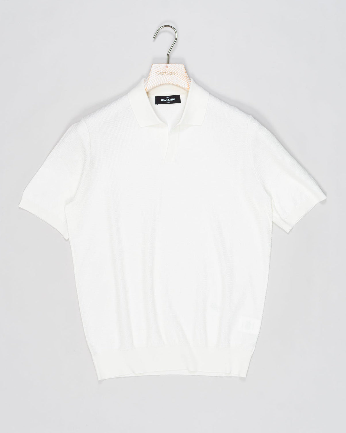 Composition: 55% Silk 45% Cotton
Color: 002 / Off White
Article: 43171 / 16221
Model: Tennis M/M
Made in Italy Gran Sasso Textured Capri Collar Knit / Off White