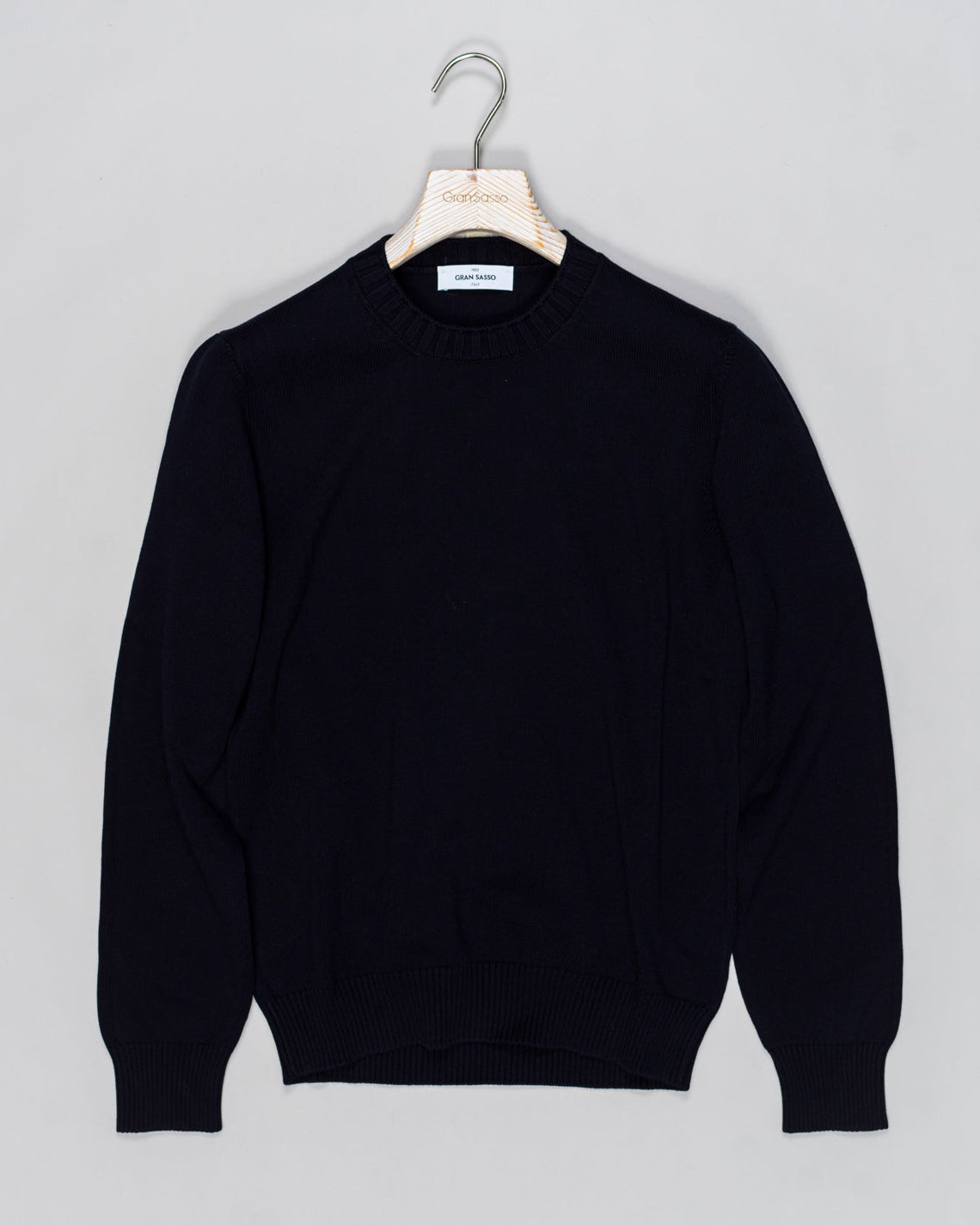 Composition: 100% Cotton
Color: 598 / Navy
Article: 23107 / 18136
Model: Paricollo M/L
Made in Italy Gran Sasso Cotton Crew Neck Knit / Navy
