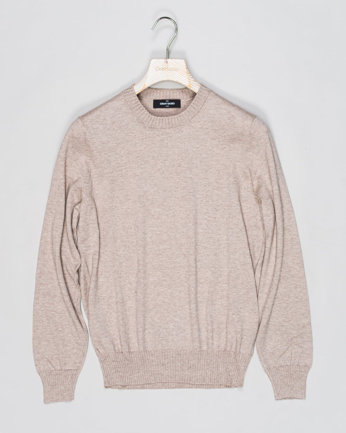 Composition: 85% Cotton 15% Cashmere
Color: 110 / Light Beige
Article: 57167 / 23216
Model: Paricollo M/L
Made in Italy Gran Sasso Melange Crew Neck / Light Beige