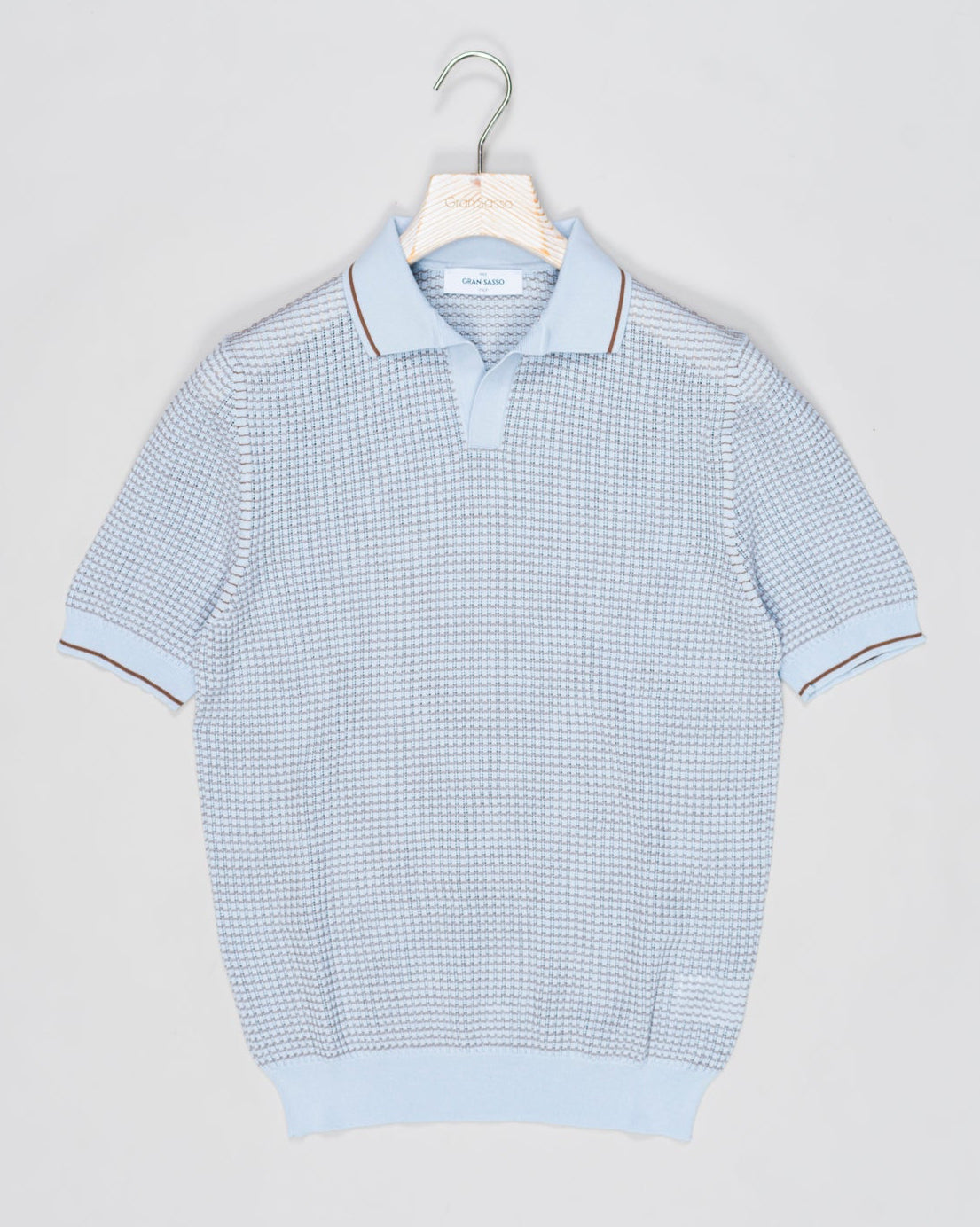 Composition: 100% Cotton
Color: 509 / Light Blue
Article: 57191 / 20650
Model: Tennis M/M
Made in Italy Gran Sasso Contrast Capri Collar Shirt / Light Blue