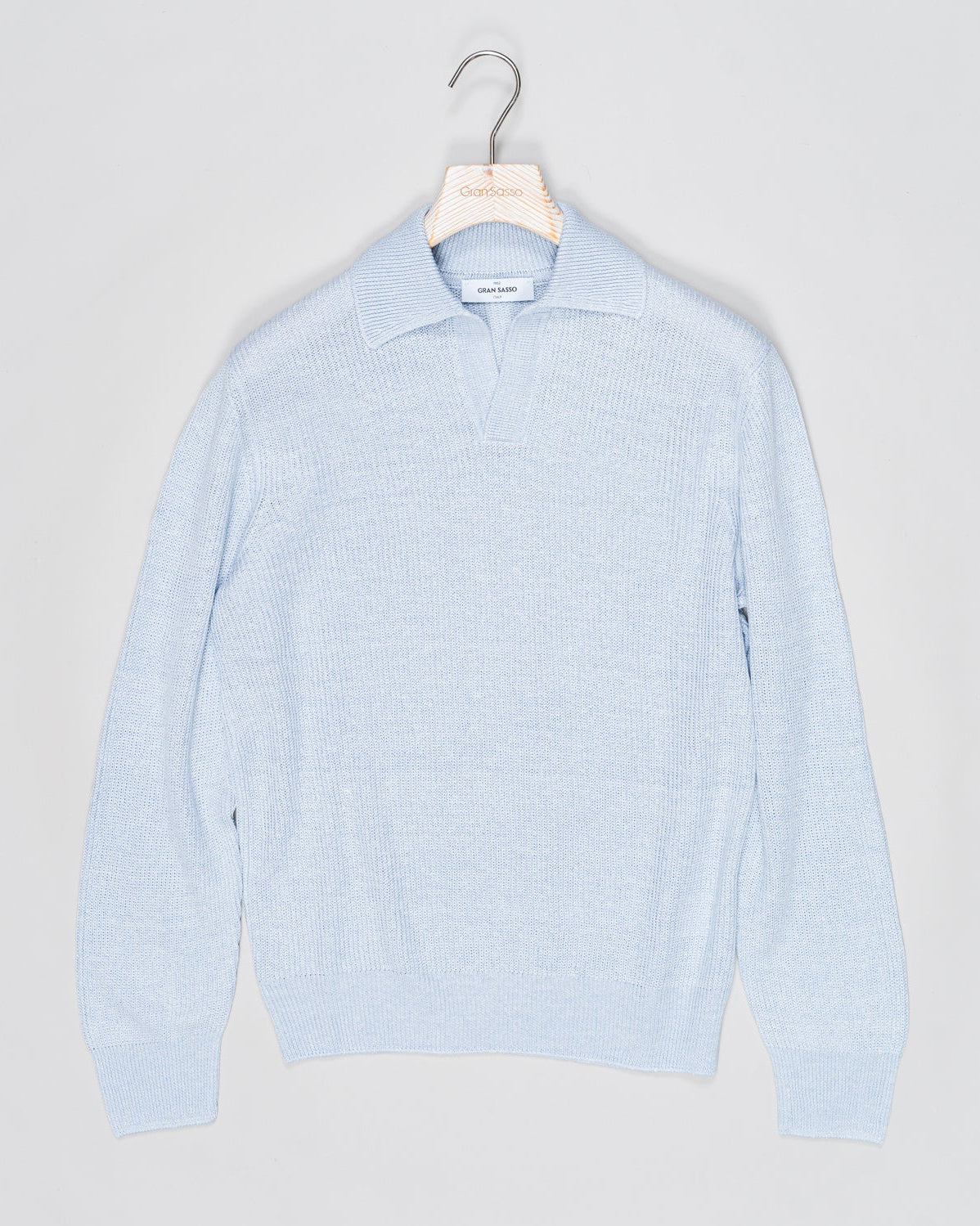Composition: 68% Linen 32% Cotton
Color: 520 / Light Blue
Article: 23160 / 18658
Model: Tennis M/L
Made in Italy Gran Sasso Ribbed Collar Knit / Light Blue