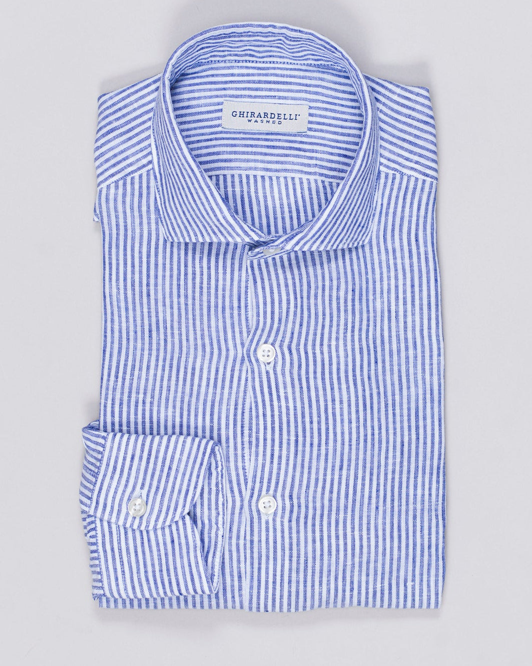 Cutaway collar
Curved hem
Plain placket
100% linen
Art. N2120
Mod. L62
Color: 04 Blue & White Ghirardelli Striped Linen Shirt / Blue & White