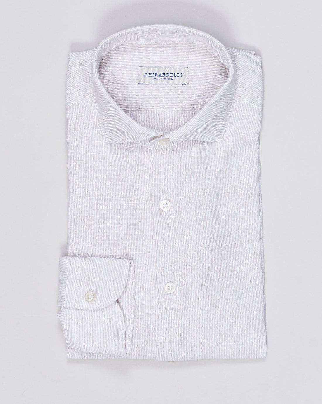 Cutaway collar
Curved hem
Plain placket
55% linen 45% cotton
Art. 2113
Mod. L62
Color: 01 Beige & White Ghirardelli Thin Stripe Linen & Cotton Shirt / Beige & White