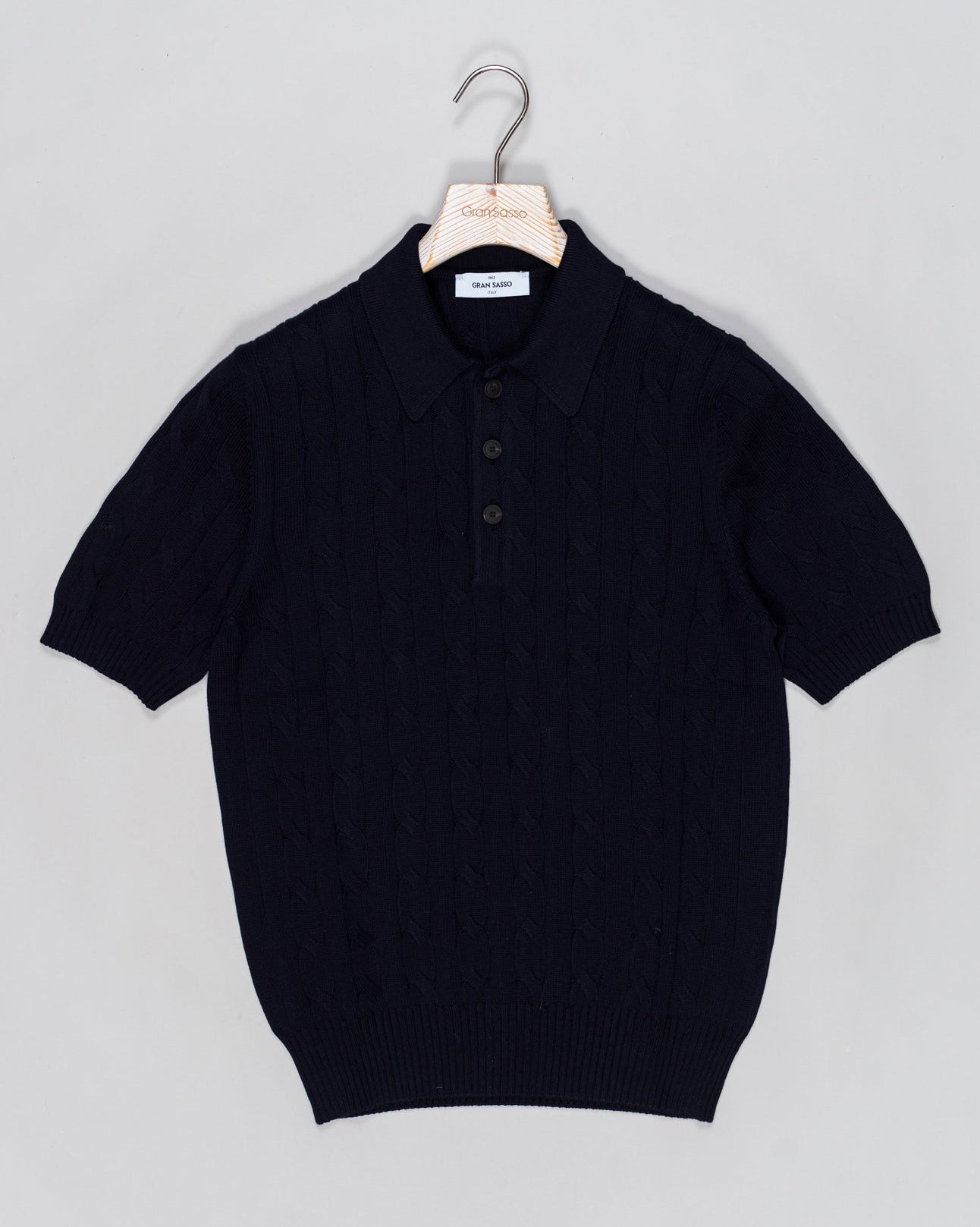 Composition: 100% Cotton
Color: 598 / Navy
Article: 23179 / 18172
Model: Tennis M/M
Made in Italy Gran Sasso Cable Polo / Navy