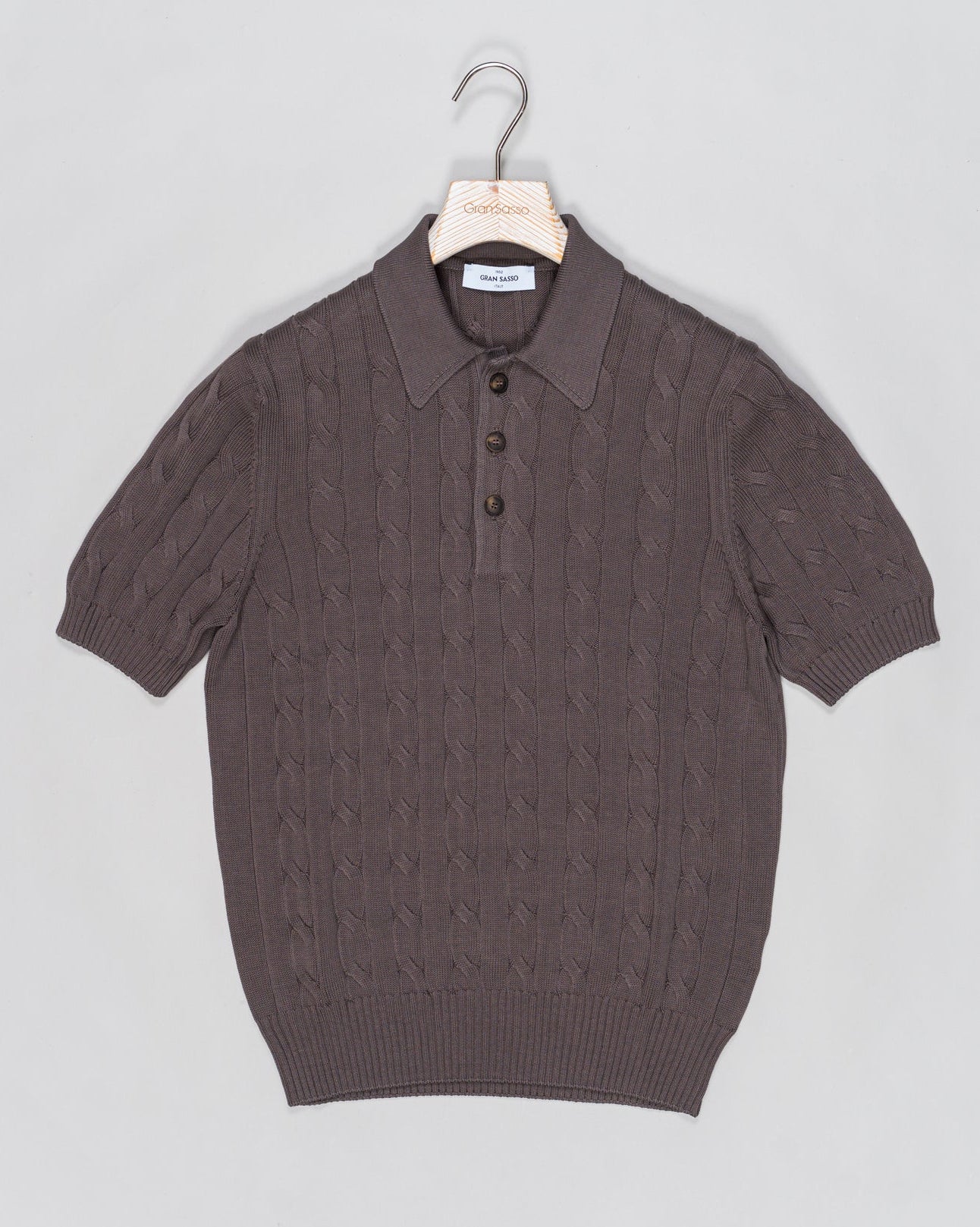 Composition: 100% Cotton
Color: 140 / Brown
Article: 23179 / 18172
Model: Tennis M/M
Made in Italy Gran Sasso Cable Polo / Brown