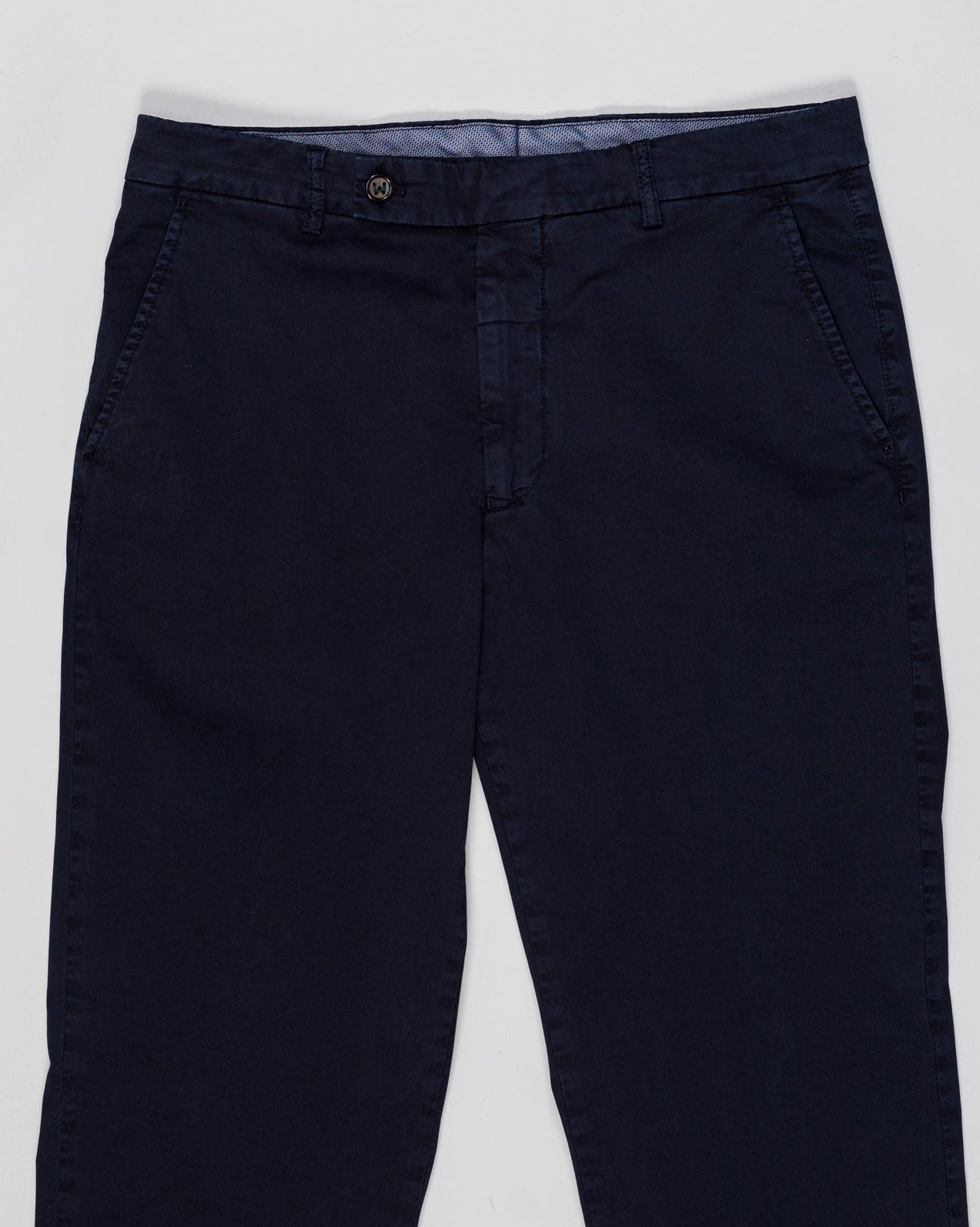 Composition: 98% Cotton 2% Elastan
Model: Sauma22-GD
Article: PU19SAUMA22-GDTS0001X
Color: Navy
Made in Martina Franca, Puglia, Italy Berwich Garment Dyed Cotton Chinos / Navy