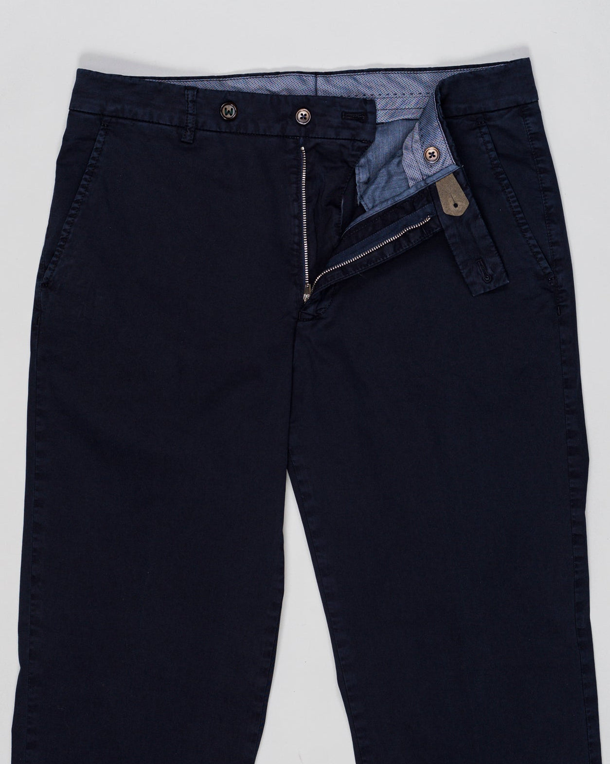 Composition: 98% Cotton 2% Elastan
Model: Sauma22-GD
Article: PU19SAUMA22-GDTS0001X
Color: Navy
Made in Martina Franca, Puglia, Italy Berwich Garment Dyed Cotton Chinos / Navy