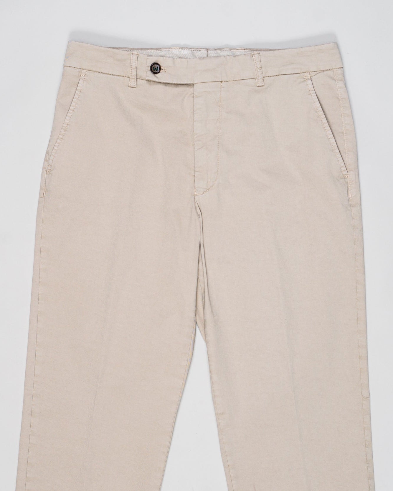Composition: 98% Cotton 2% Elastan
Model: Sauma22-GD
Article: PU19SAUMA22-GDTS0001X
Color: Beige
Made in Martina Franca, Puglia, Italy
Berwich Garment Dyed Cotton Chinos / Beige