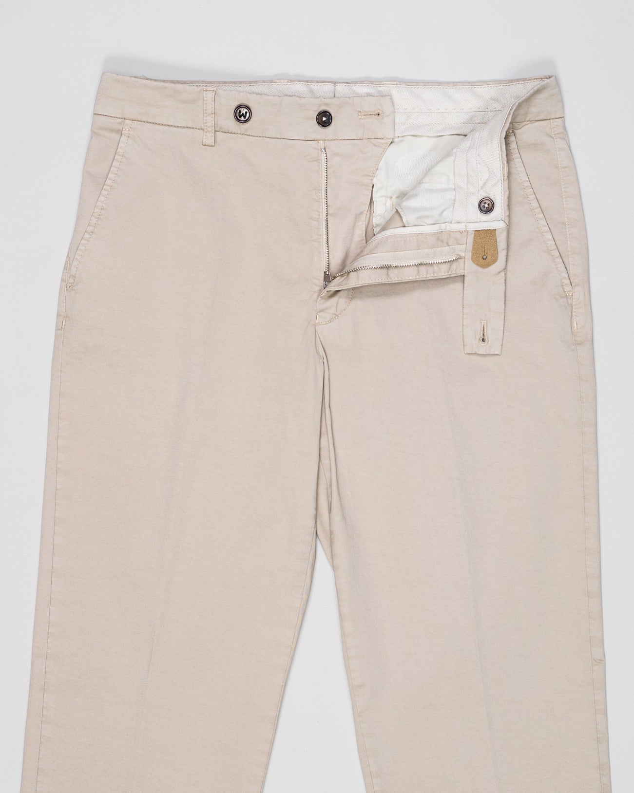 Composition: 98% Cotton 2% Elastan
Model: Sauma22-GD
Article: PU19SAUMA22-GDTS0001X
Color: Beige
Made in Martina Franca, Puglia, Italy
Berwich Garment Dyed Cotton Chinos / Beige