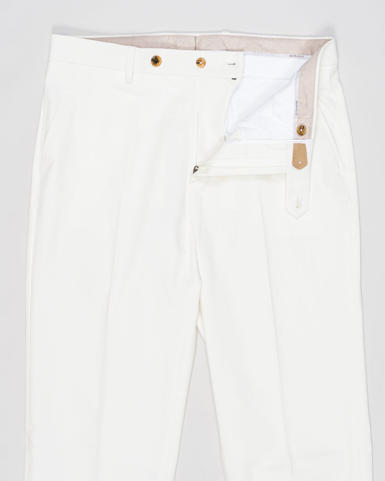 Composition: 97% Cotton 3% Elastan
Model: Sauma22
Article: PU19SAUMA22CHINO03
Color: White
Made in Martina Franca, Puglia, Italy Berwich Cotton Chinos / White