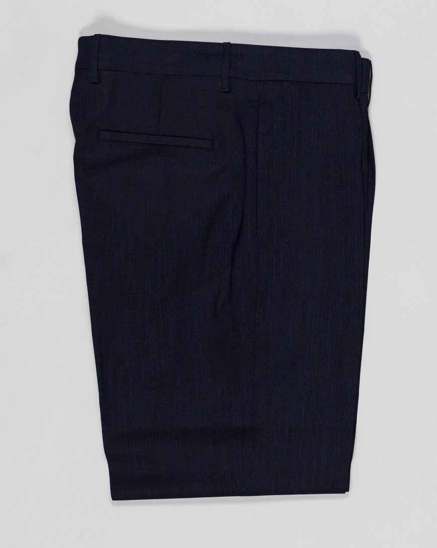 Fabric: Loro Piana Summertime: 71% Virgin wool natural stretch 15% Silk 14% Linen
Model: Chiaia Long
Article: PU19CHIAIALONGLP184U
Color: Navy
Made in Martina Franca, Puglia, Italy Berwich Chiaia Long Loro Piana Summertime Trousers / Navy