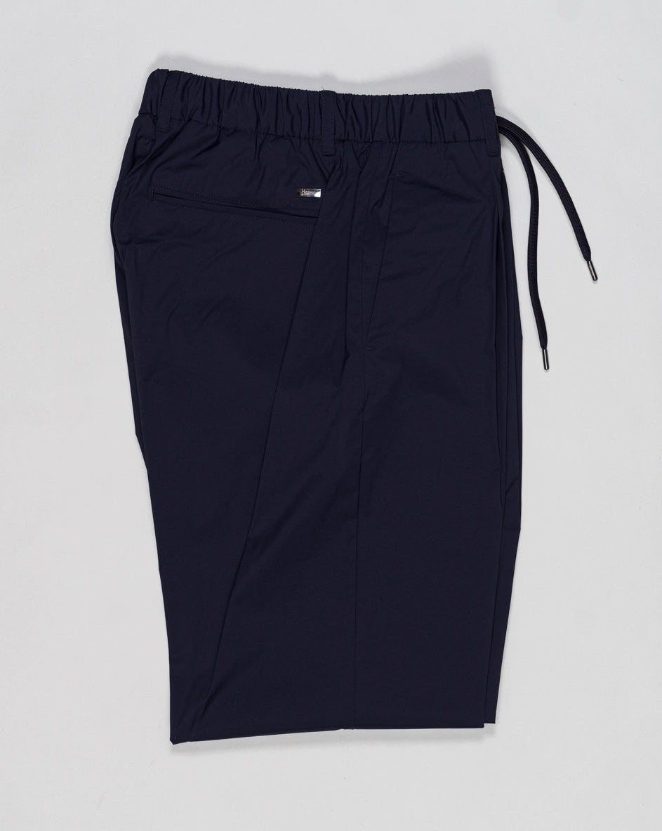 Elastic with drawstring waist
Beltloops
Zip and button fastening
Slanted pockets
Welted pockets on the back
Material: 86%pa 14%ea
Article: PT000193U-12431SZ
Color: 9201 / Blue
Made in Republic of Moldova Herno Nylon Stretch Trousers / Blue
