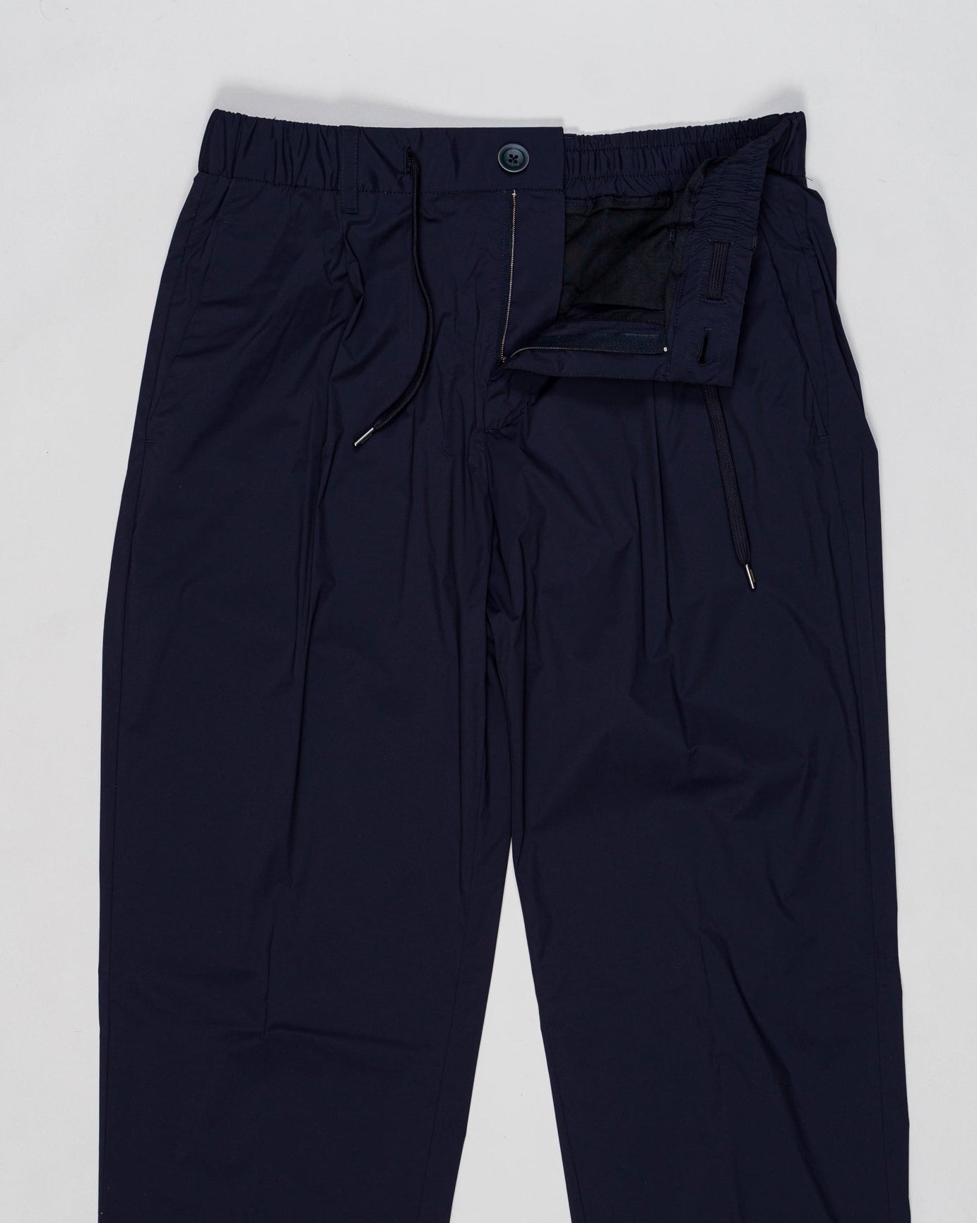 Elastic with drawstring waist
Beltloops
Zip and button fastening
Slanted pockets
Welted pockets on the back
Material: 86%pa 14%ea
Article: PT000193U-12431SZ
Color: 9201 / Blue
Made in Republic of Moldova Herno Nylon Stretch Trousers / Blue