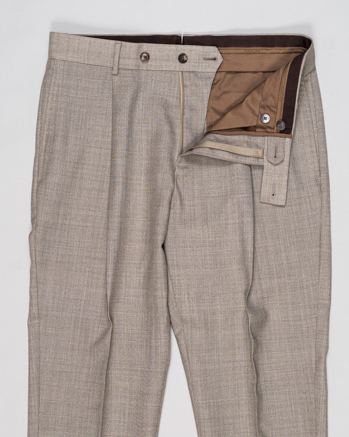 Belt loops
Single pleat
Slanted side pockets
Welted back pockets with buttons
Composition: 100% Wool
Article: PE0595
Model: C518AZ
Color: 0580 / Light Taupe
Made in Italy Caruso Wool Trousers / Light Taupe