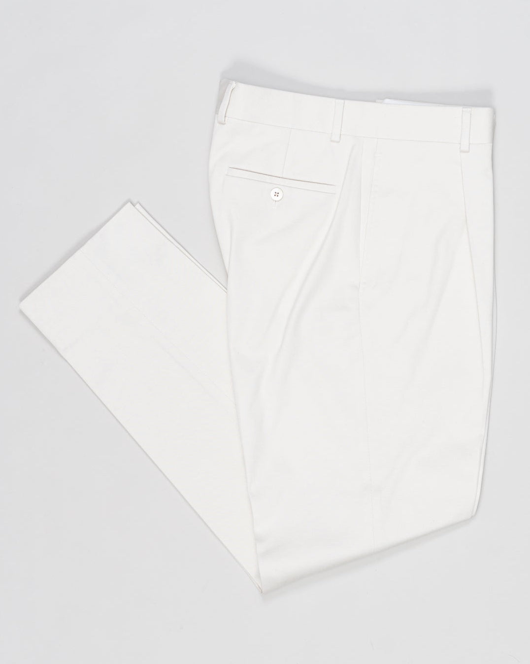 Belt loops
Single pleat
Slanted side pockets
Welted back pockets with buttons
Composition: 98% Cotton 2% Elastan
Article: 509563
Model: C518AZH
Color: 0590 / Off White
Made in Italy
Caruso Cotton Twill Trousers / Off White