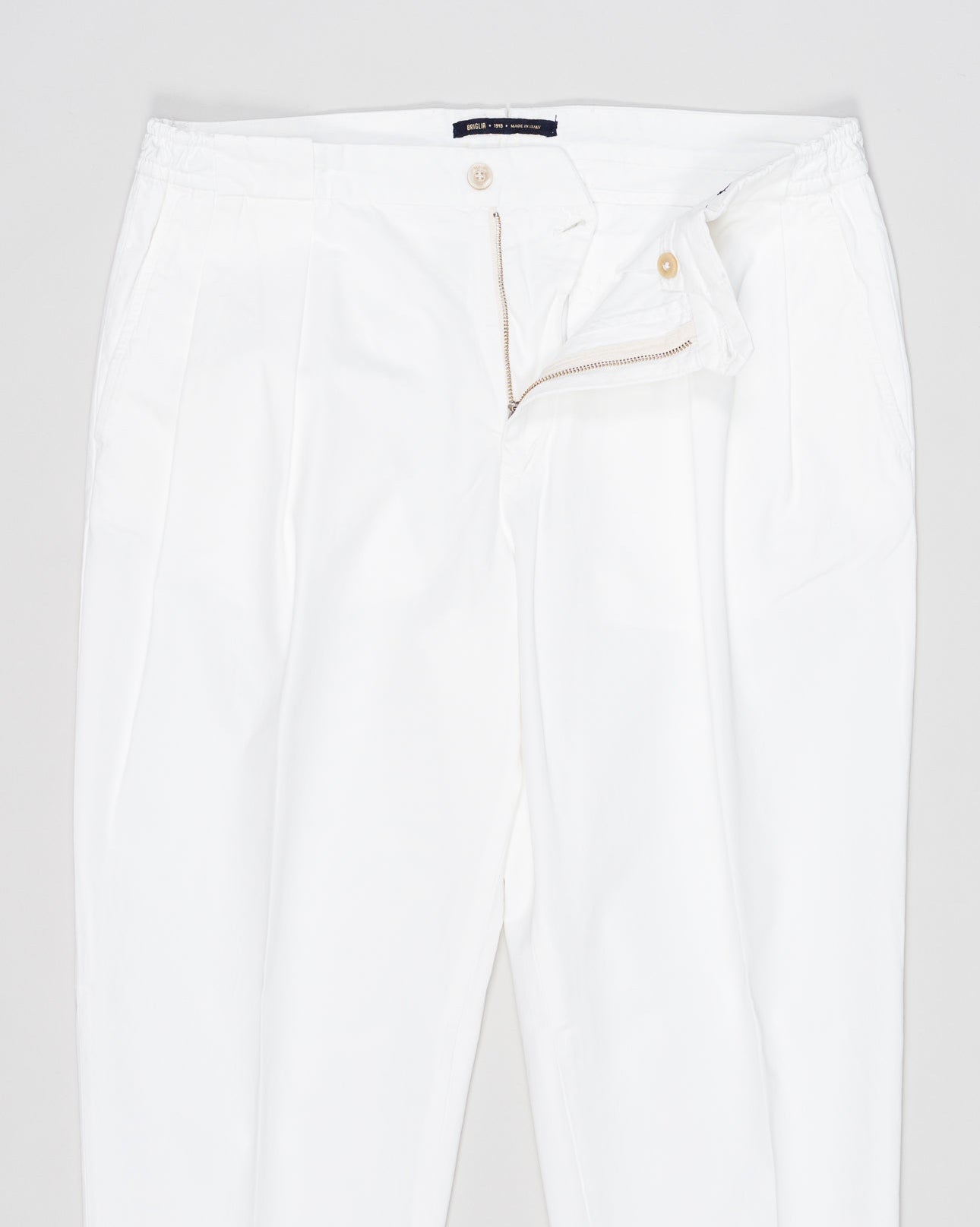 Article: 300519
Model: Portobellod
Color: White / 5120
Composition: 100% Cotton
Lining: 100% Cotton
Belt loops
Slanted side pockets
Made in Naples, Italy Briglia Portobello Cotton Trousers / White